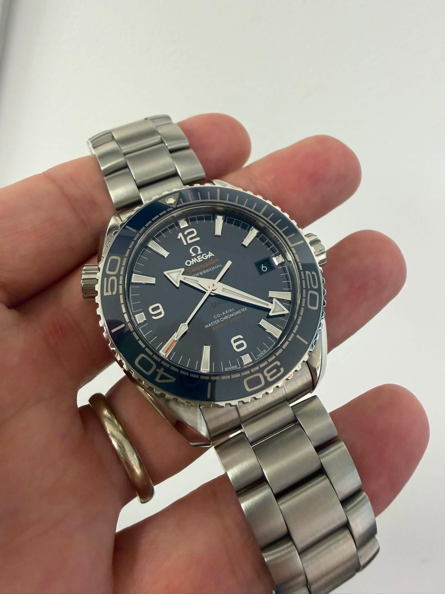 May be an image of wrist watch and text that says '12 OMEGA SSION 0 b 50 9 IA 20 MASTER 6 mi 3 I'