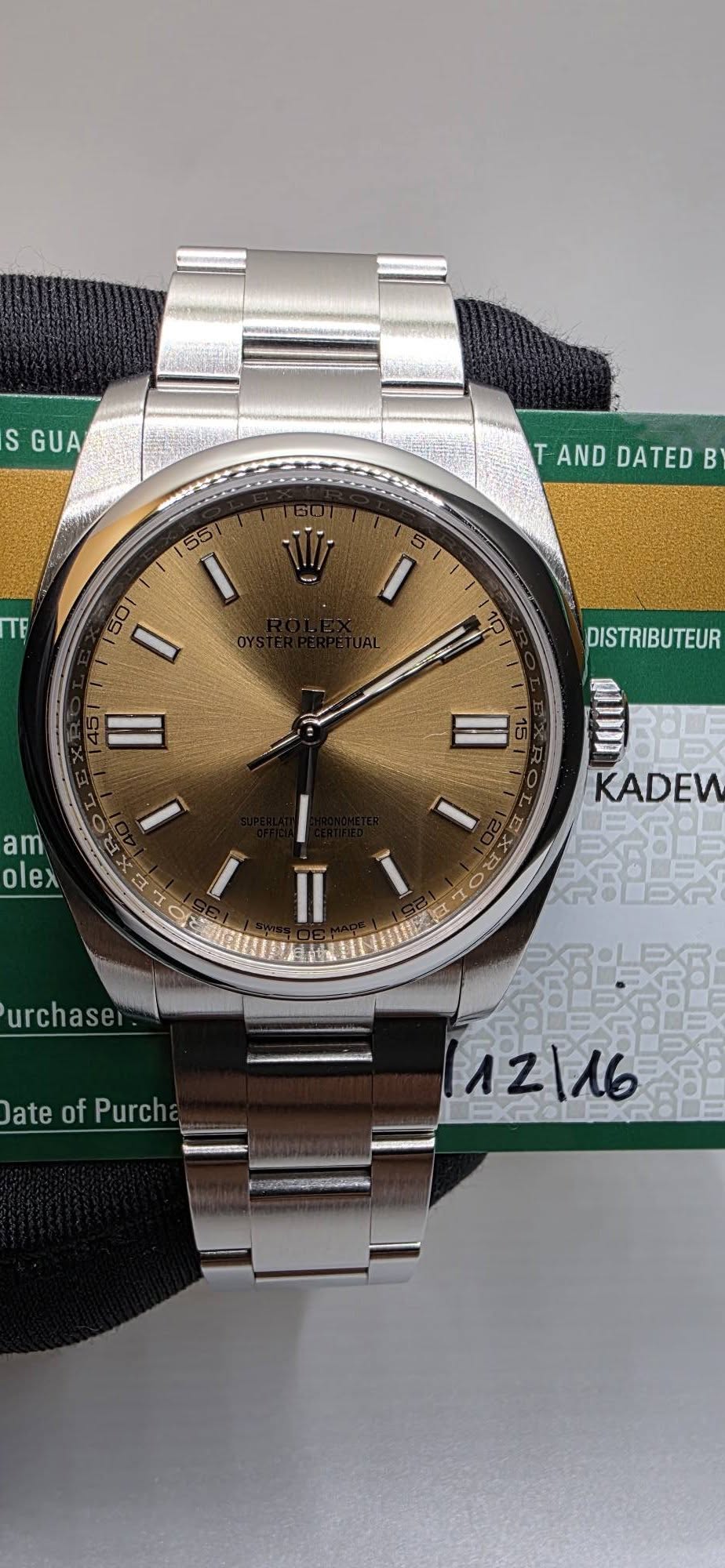 May be an image of wrist watch and text that says 'S GUA 55 T AND DATED TANDDATED B = TE Sol I W DISTRIBUTEUR am olex =0 KADEW π urchaser. Jate ateofPurch of Purch 112/16 EXROLE…