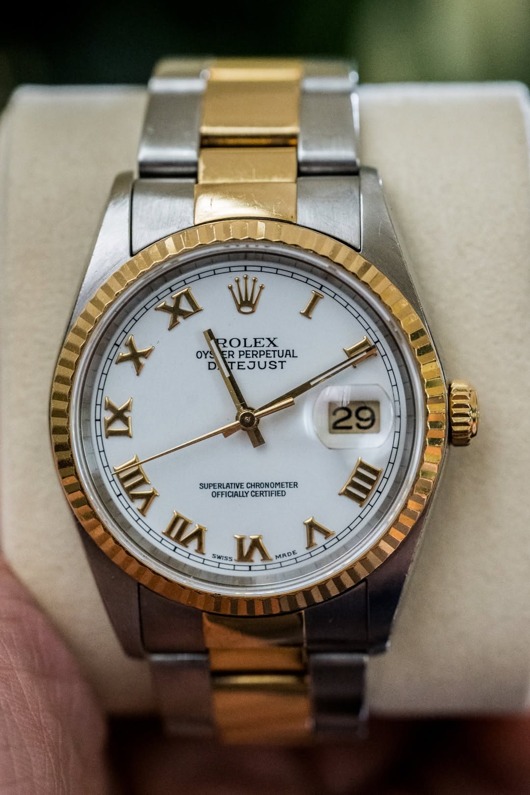 May be an image of wrist watch and text that says 'XI X ROLEX OYS EPERPETUAL ER PERPETUAL TEJUST IX E SUPERLATIVE CHRONOMETER SUPERLATINECHRONOMETER OMETER OFFICIALLYCERTIFIED…