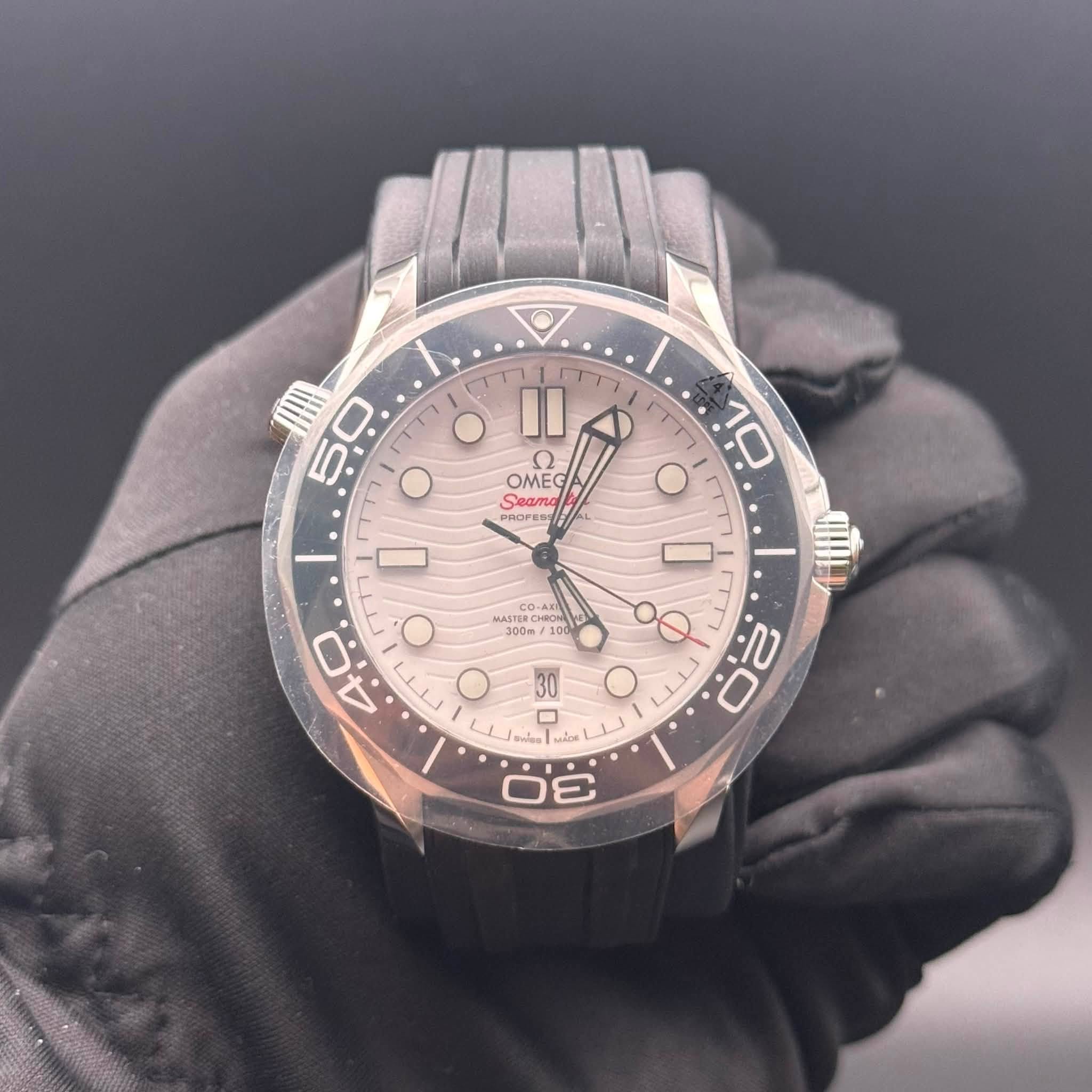 May be an image of wrist watch and text that says '5 50 1 ب O II A ١ا 10 OMEG Seamo Seamo D O PHOP ASTORCHE GD-A2 ሪ-ል 300m 300m 100 00 D ر 200 3 das عمشی'