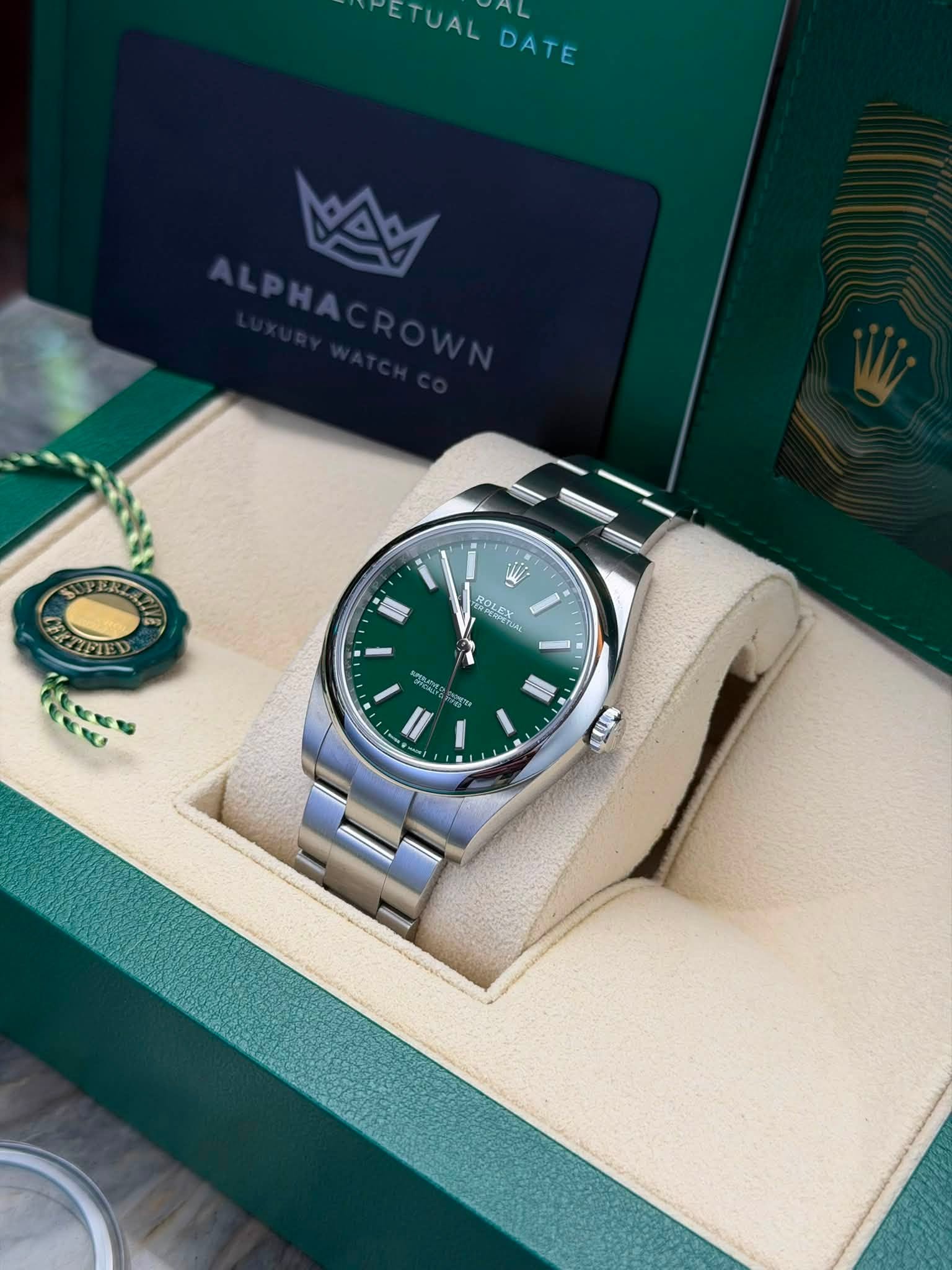 May be an image of wrist watch and text that says 'ETUAL DATE AM M ALPHA FEDED ii ROLEN ាល ま作'
