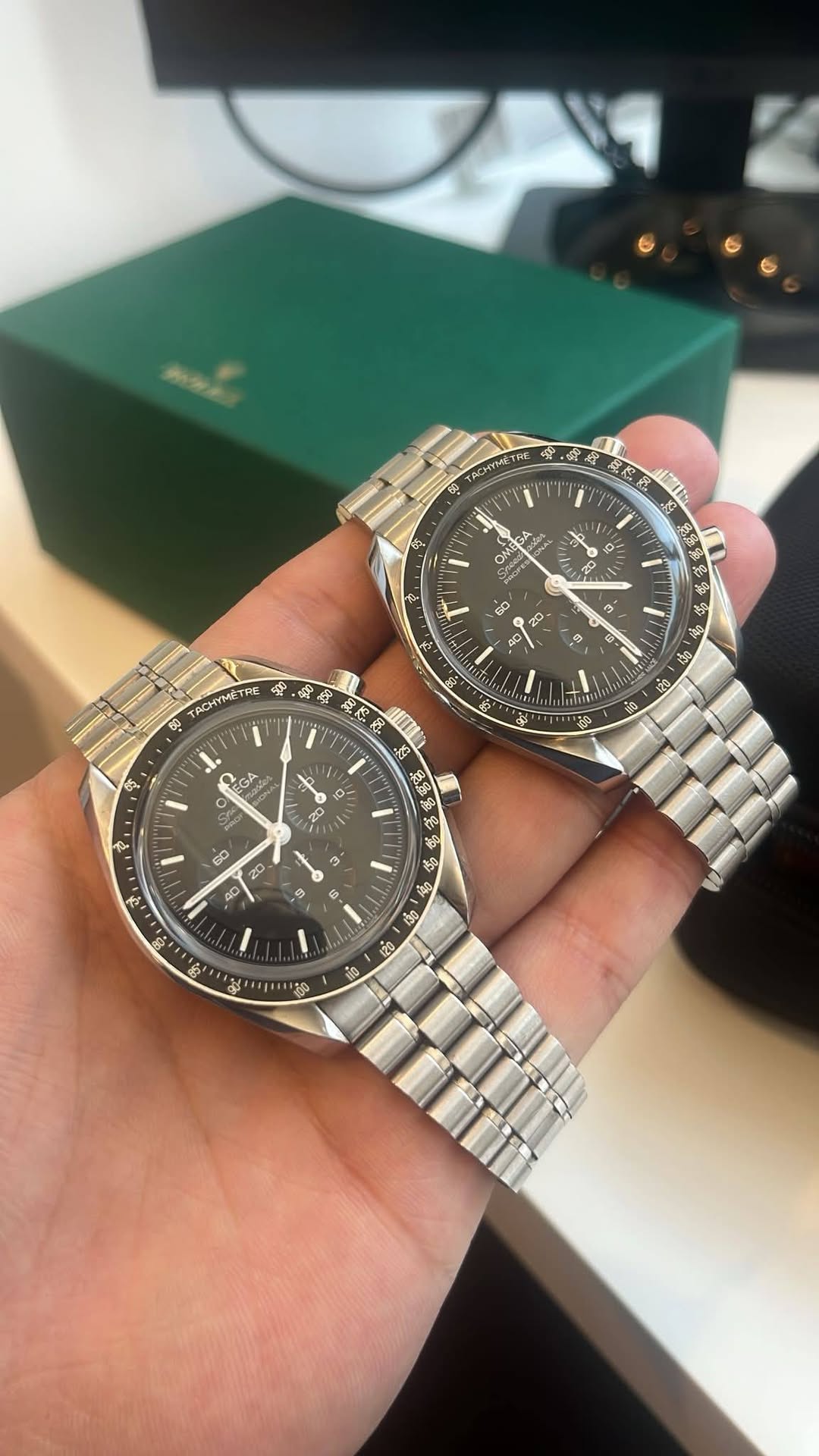 May be an image of wrist watch and text that says '6ộ C - B0 Ου ه ACHYMETRE ន 0 塩 祝や Ur 3 9 EGF -0 220 ١ 60 مل DO 的 6 镜 45p 0 닥 ف یا 02 10 10'