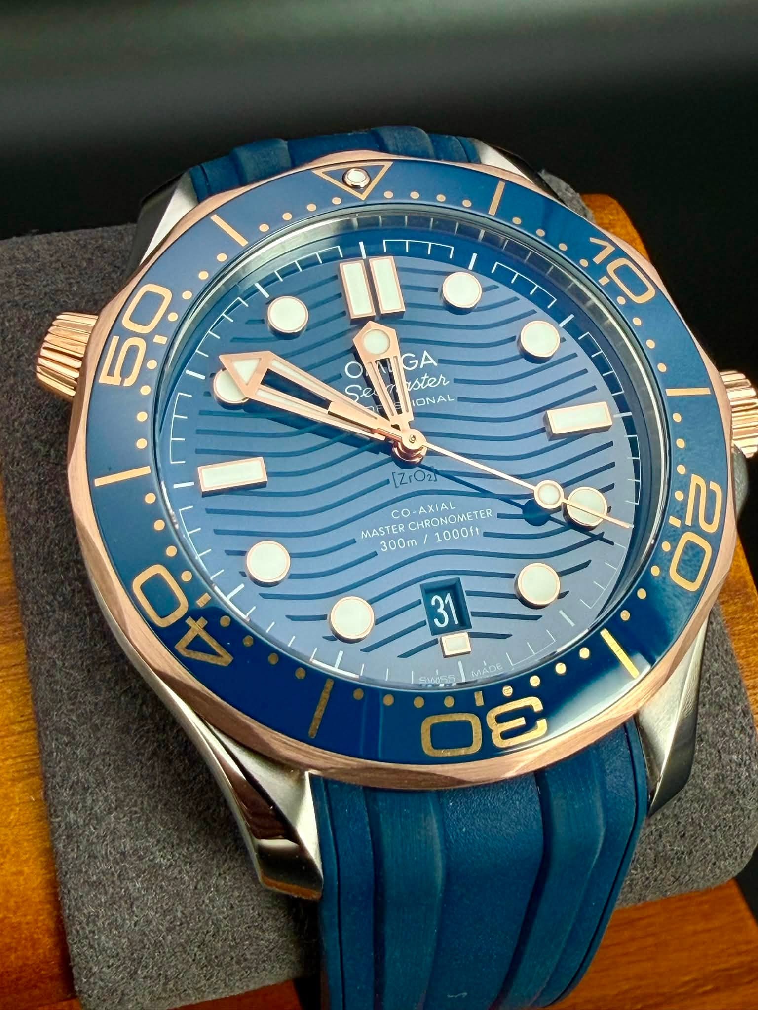 May be an image of wrist watch and text that says 'D. بف 0 سل 10 O GA Se esa IONAL ster [ZrO21 CO-AXIAL CO- MASTER CHRONOM CHRONOMETER MASTERCHRONOMETER AXIA 300m 1000ft ٥ 20 2…