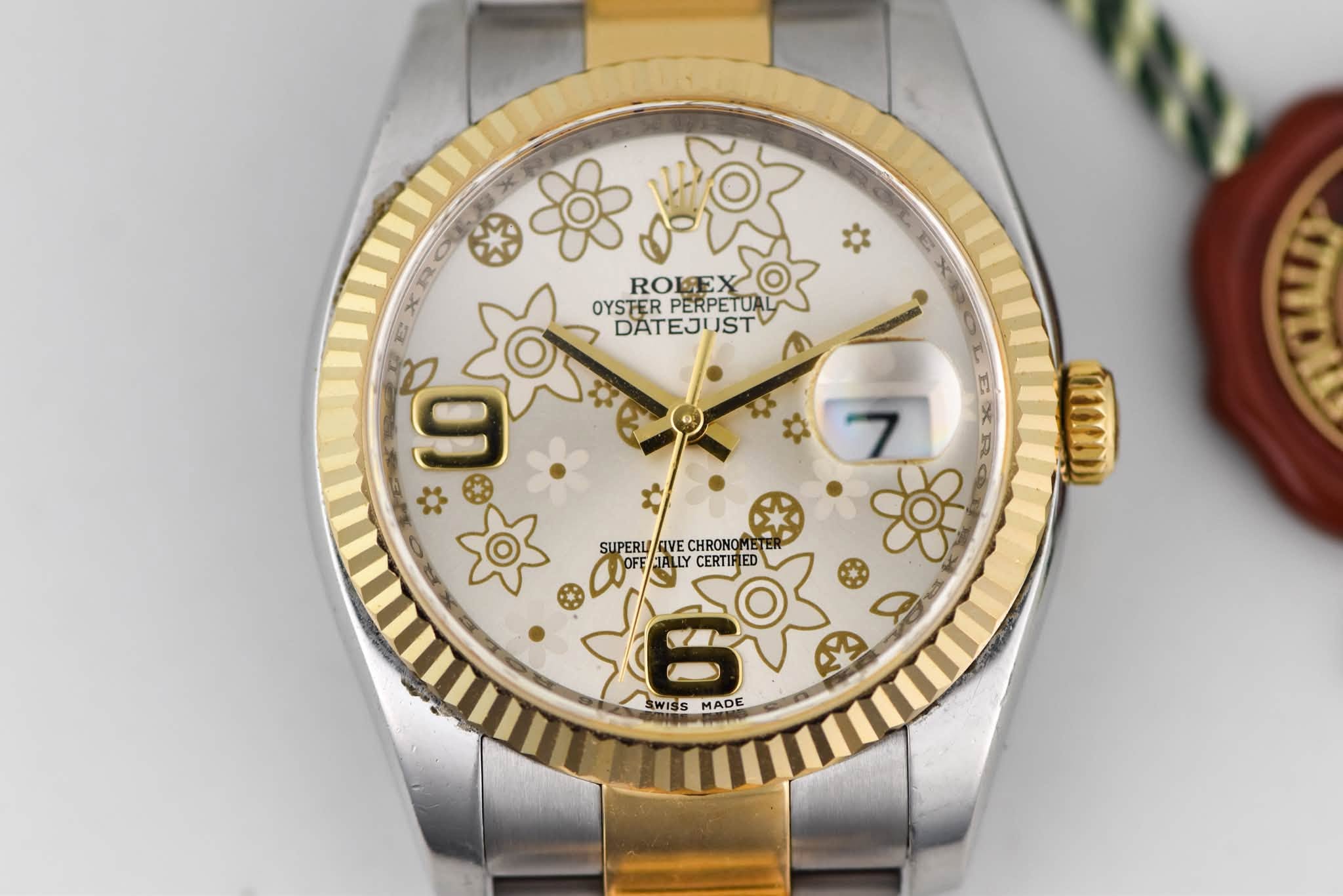 May be an image of wrist watch and text that says 'E ROLEX OYSTER PERPETUA DATEJUST 面 SUPERU IVE CHRONON 1E JOFF OIFE ALLY CERTIF ED N ) SWISS MADE'