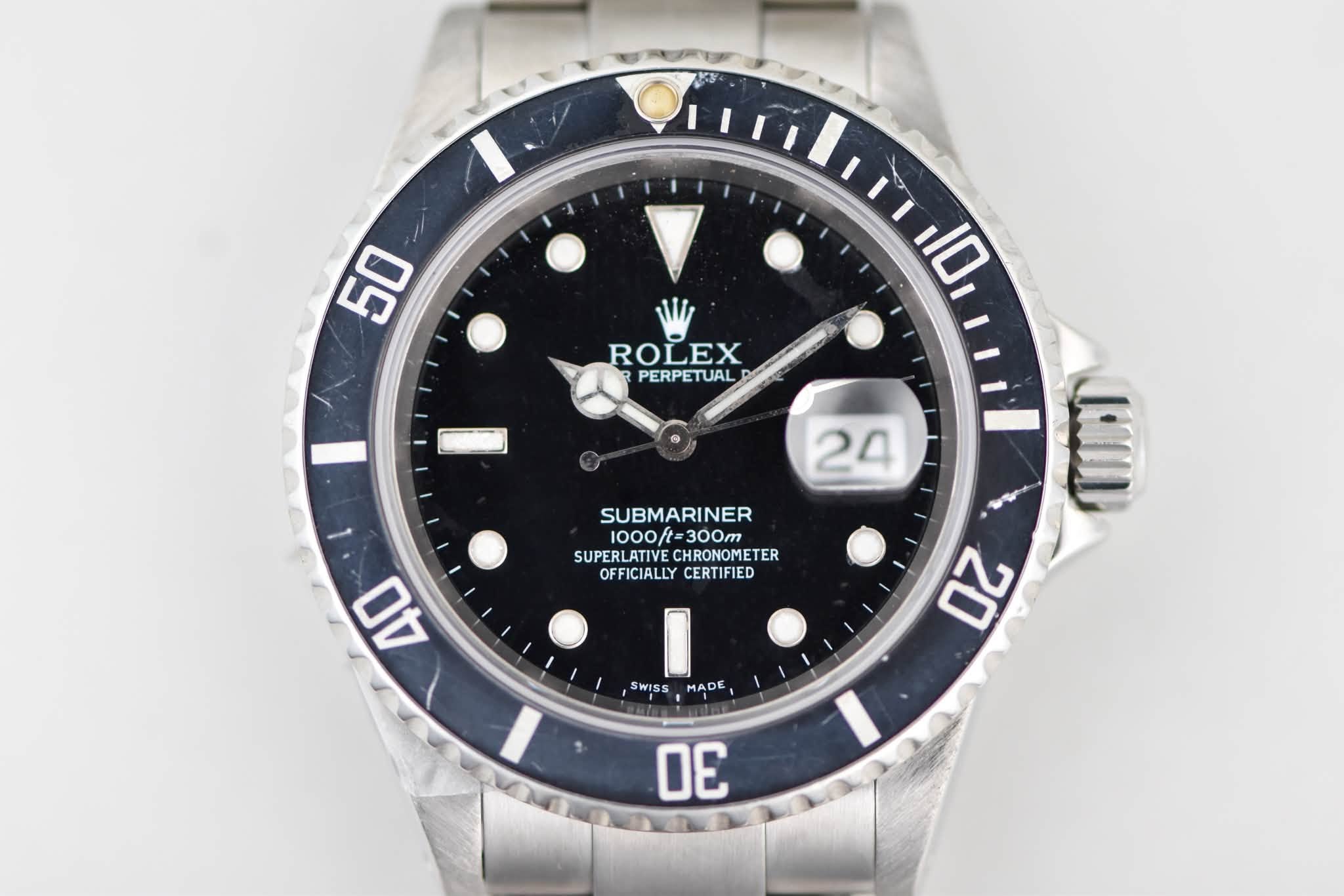 May be an image of wrist watch and text that says '50 10 ROLEX PERPETUAL 24 L 40 SUBMARINER 1000/t=300m 300m SUPERLATIVE CHRONOMETER ERLATIVECHRONOMETER TER OFFICIALLYCERTIFIED…