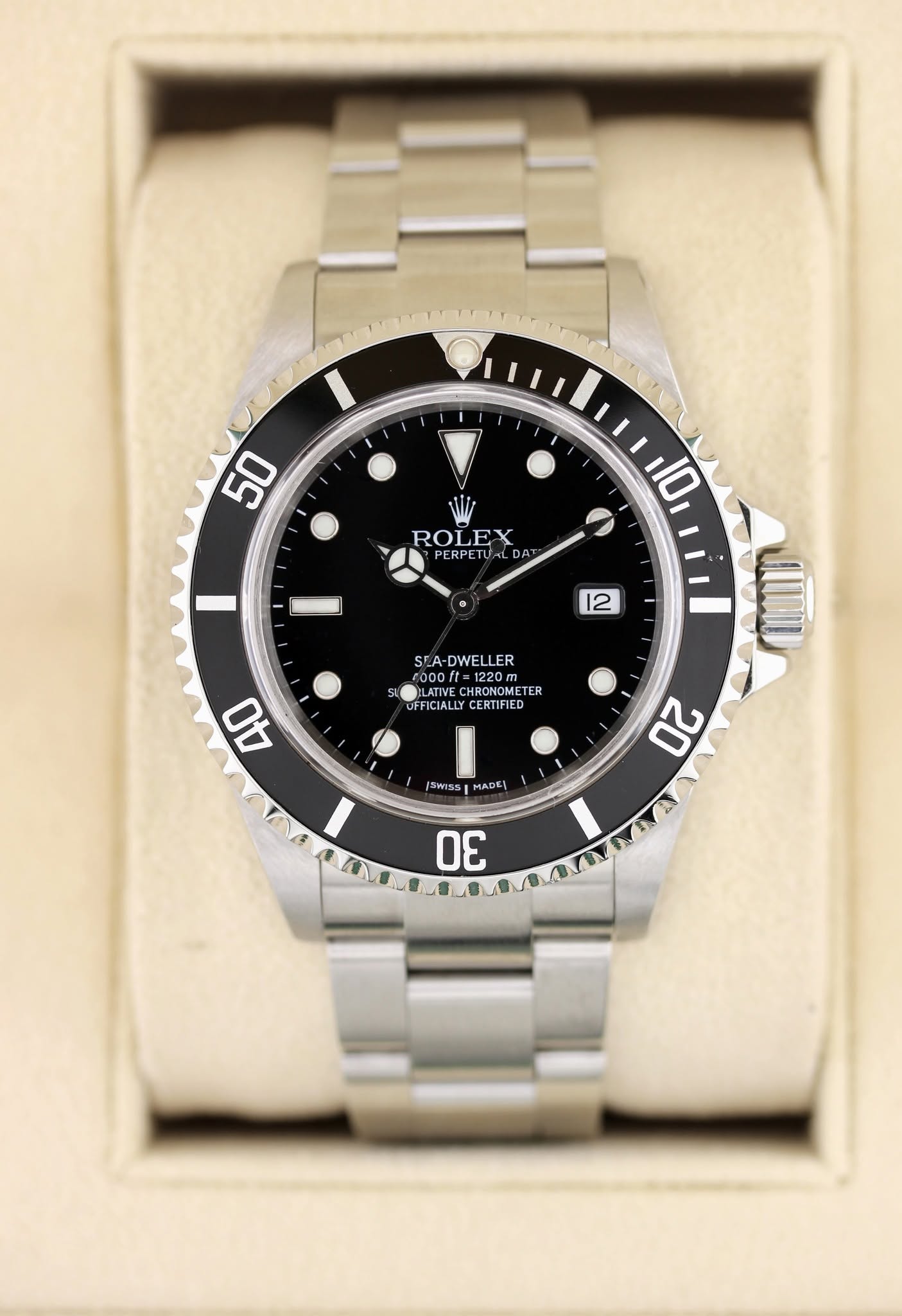 May be an image of wrist watch and text that says '50 ROLEX PERPETU DA 10 12 SEA DWELLER coool 5000 1220m SI LATIVE HRONOMETER TER 마FC UFFICIALLY CERTIFIED 40 ¥01551 ΜAE 20 A 30'