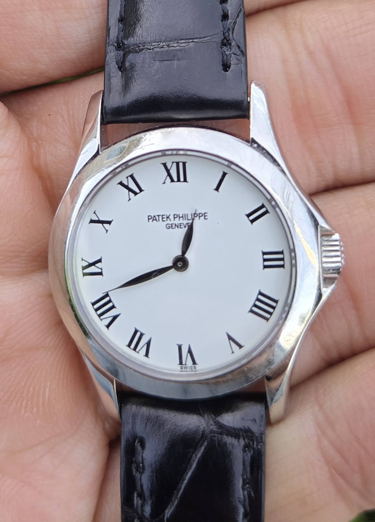May be an image of wrist watch and text that says 'I II XI XH X PATEK PHILIPPE PATEKPHILIPPE PHILU IPPE GENEV A VII L III IIII Л IA SWISS'