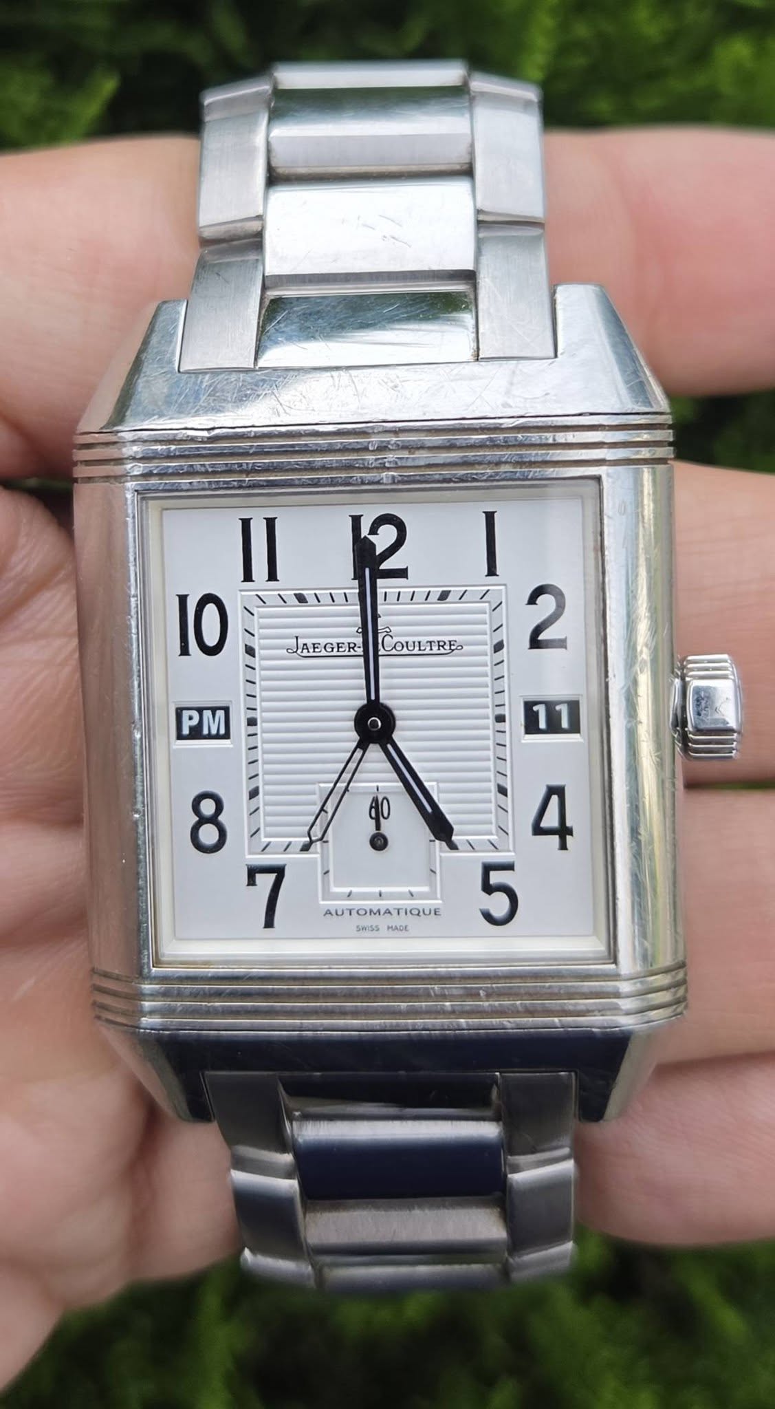 May be an image of wrist watch and text that says '12 1II II I0 JAEGER COULTRE 2 PM 11 11 8L! AUTOMATIQUE IQUE UE swess MALE'