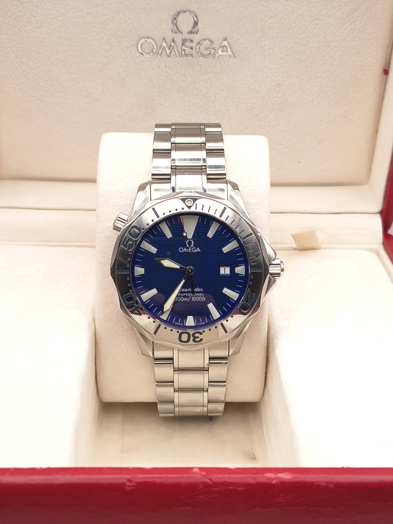 May be an image of wrist watch and text that says 'OMEGA SGN ٥ ON ONEGA GA ወኒ 00m/ 1000ft 30'