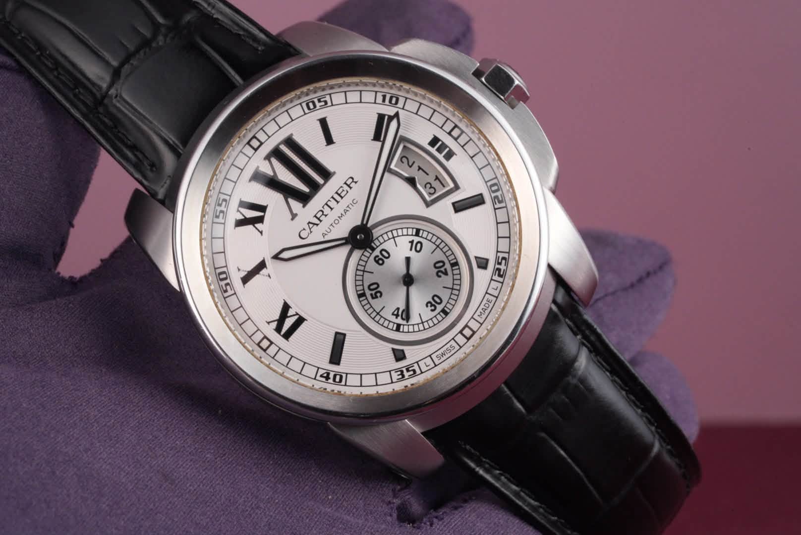 May be an image of wrist watch and text that says '2137 3 T 55 XI XII CARTIER AU AUTOMATIC ! 10 II7 50 X 60 02 UII 50 IX T 40 4 θε II S2 MADE ロカ SWISS 35L'