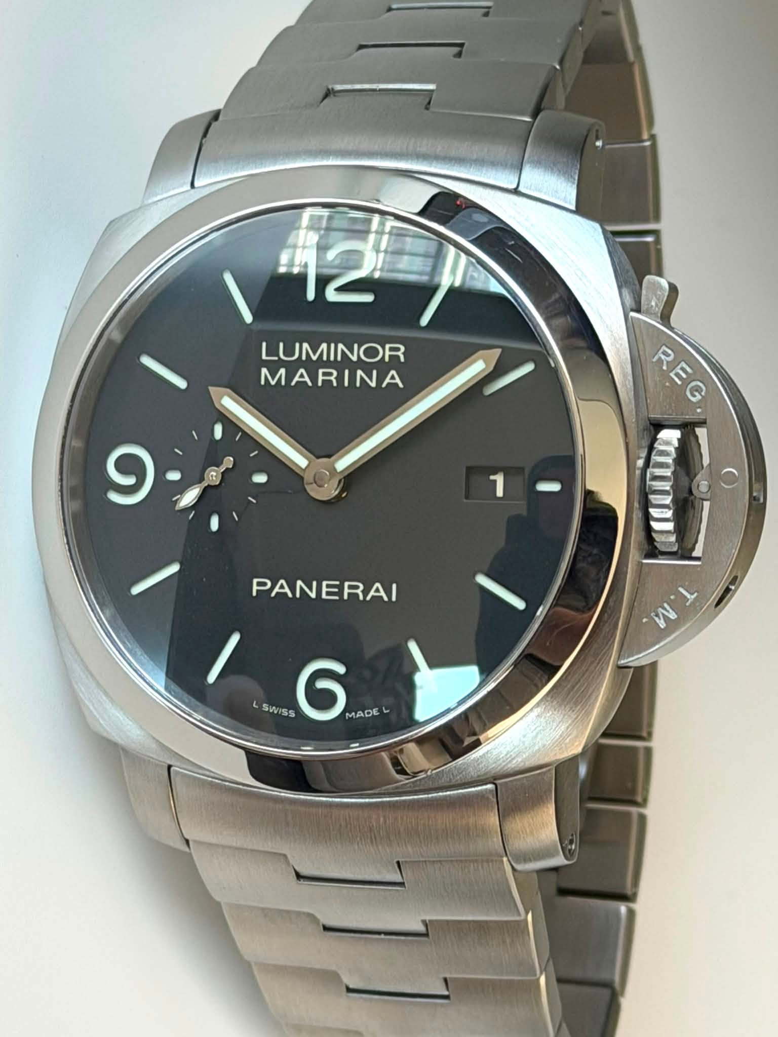 May be an image of wrist watch and text that says '2 LUMINOR MARINA و 1- 1 REG REG KOrIon WM W PANERAI SWISS SS 6 MADE'
