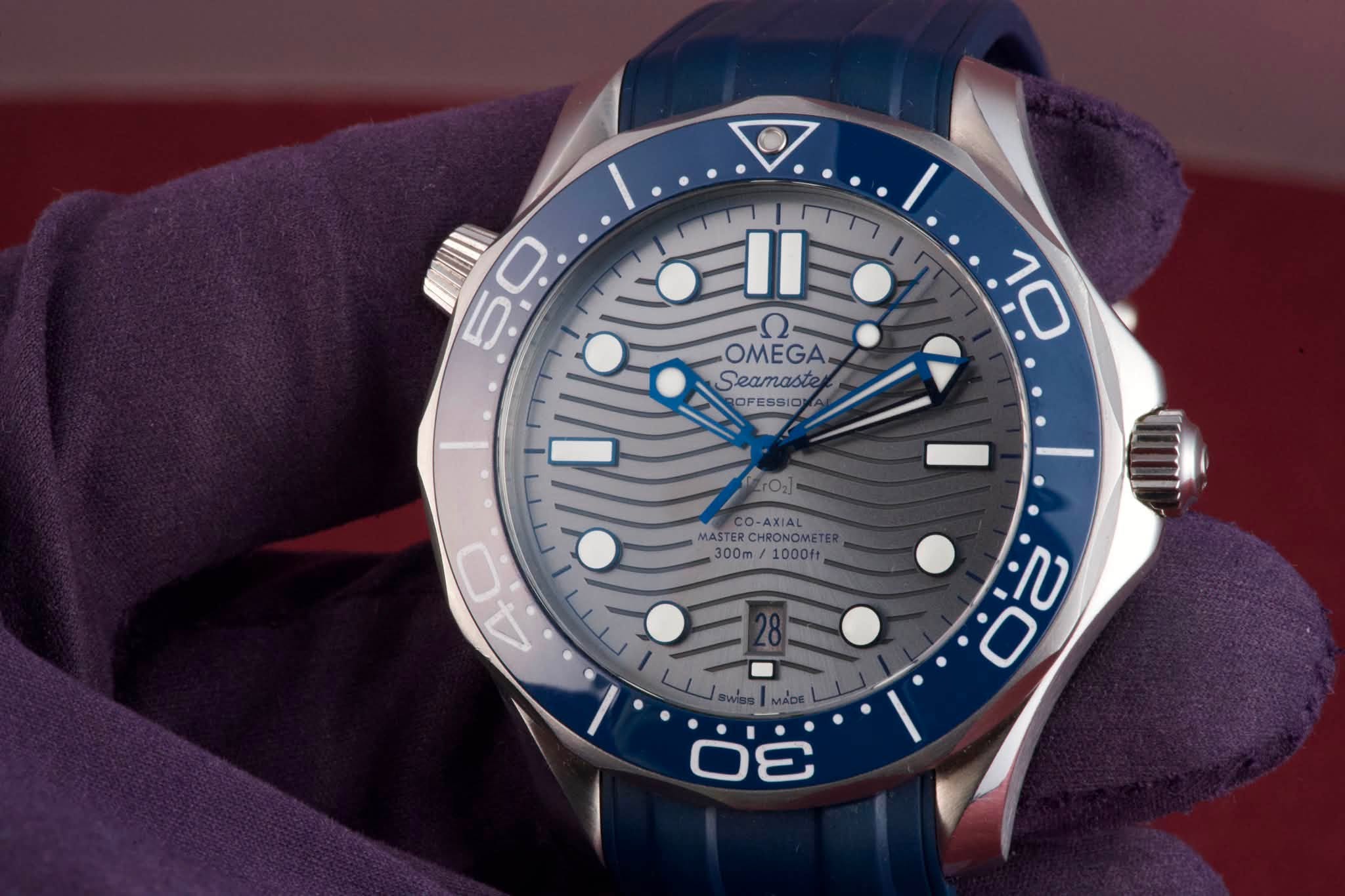 May be an image of wrist watch and text that says '50 II ח OMEGA Seamaste OFESSIO 10 Ol MATTECARAE CO-AXIA MASTER HRONON 300m/1000ft 300m 1000ft 40 D 4 O양 P0 N ن بد'