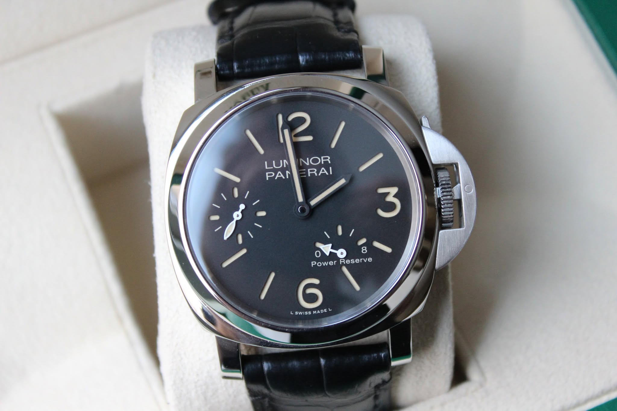 May be an image of wrist watch and text that says '/211 LUNINOR LUN 12 NOR PANERAI PAN RAI 3 ono 8 Power Reserve / 6 LSWISS MADEL'
