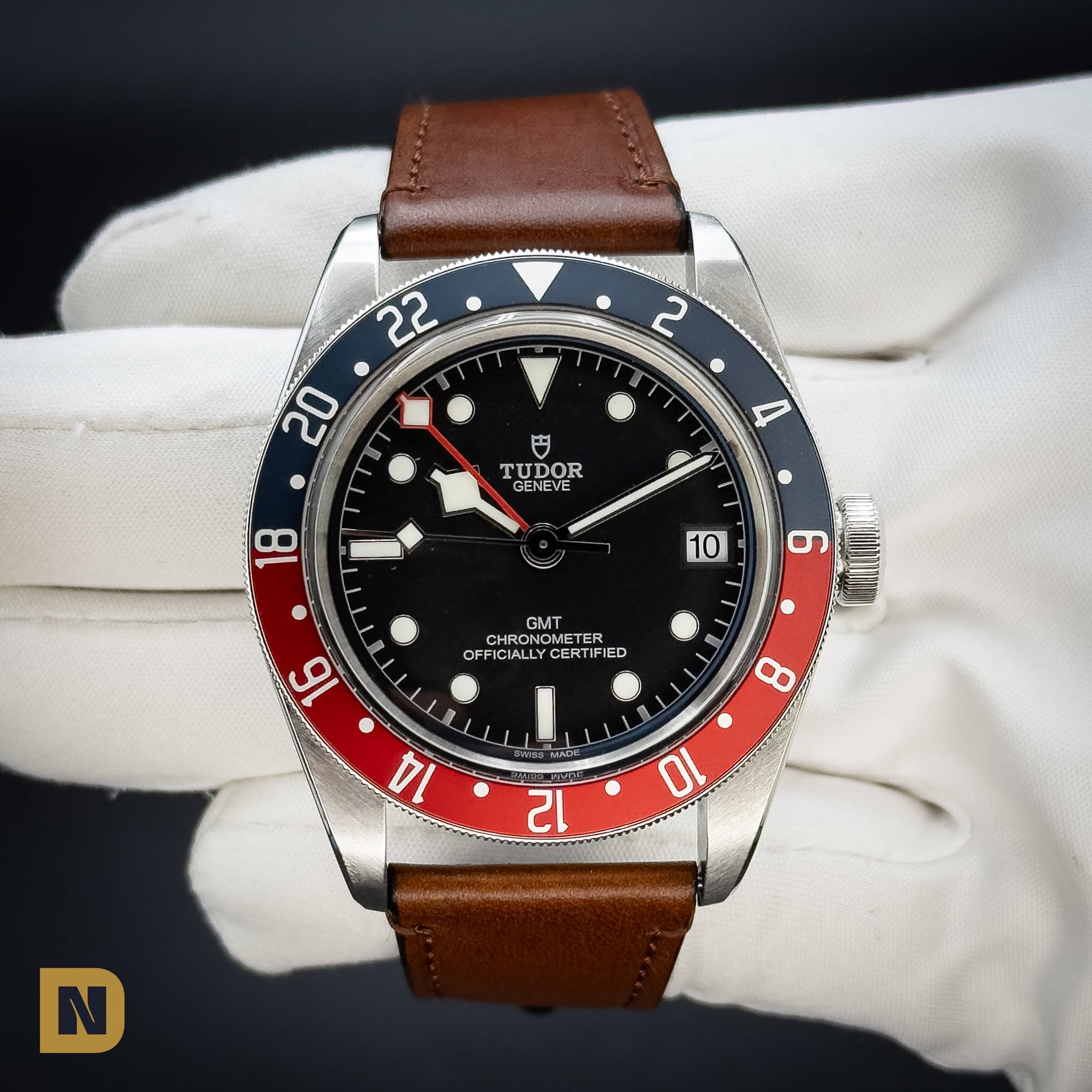 May be an image of wrist watch and text that says '22 20 2 円 TUDOR GENEVE O 18 10 6 GMT OFNFIED CHRONO CHR NOMETER OFFICIALLY CERTIF IED 16 นน ي WACE 12 14 0 N'