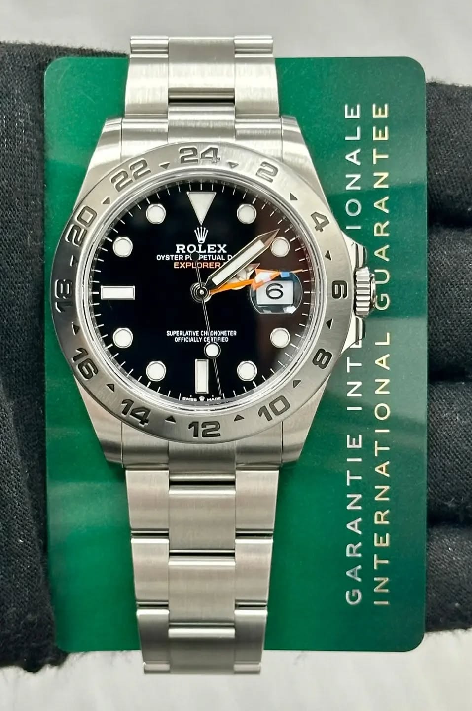 May be an image of wrist watch and text that says ' ROLEX OYSTERP PETUAL EXPLORER 6 SUPERLATIVE KONOMETE TER OFFICIALLY CERTIFIE 9 MADKE ካ IONALE Ν GÜARANTEE NTEE 8 T INT N…