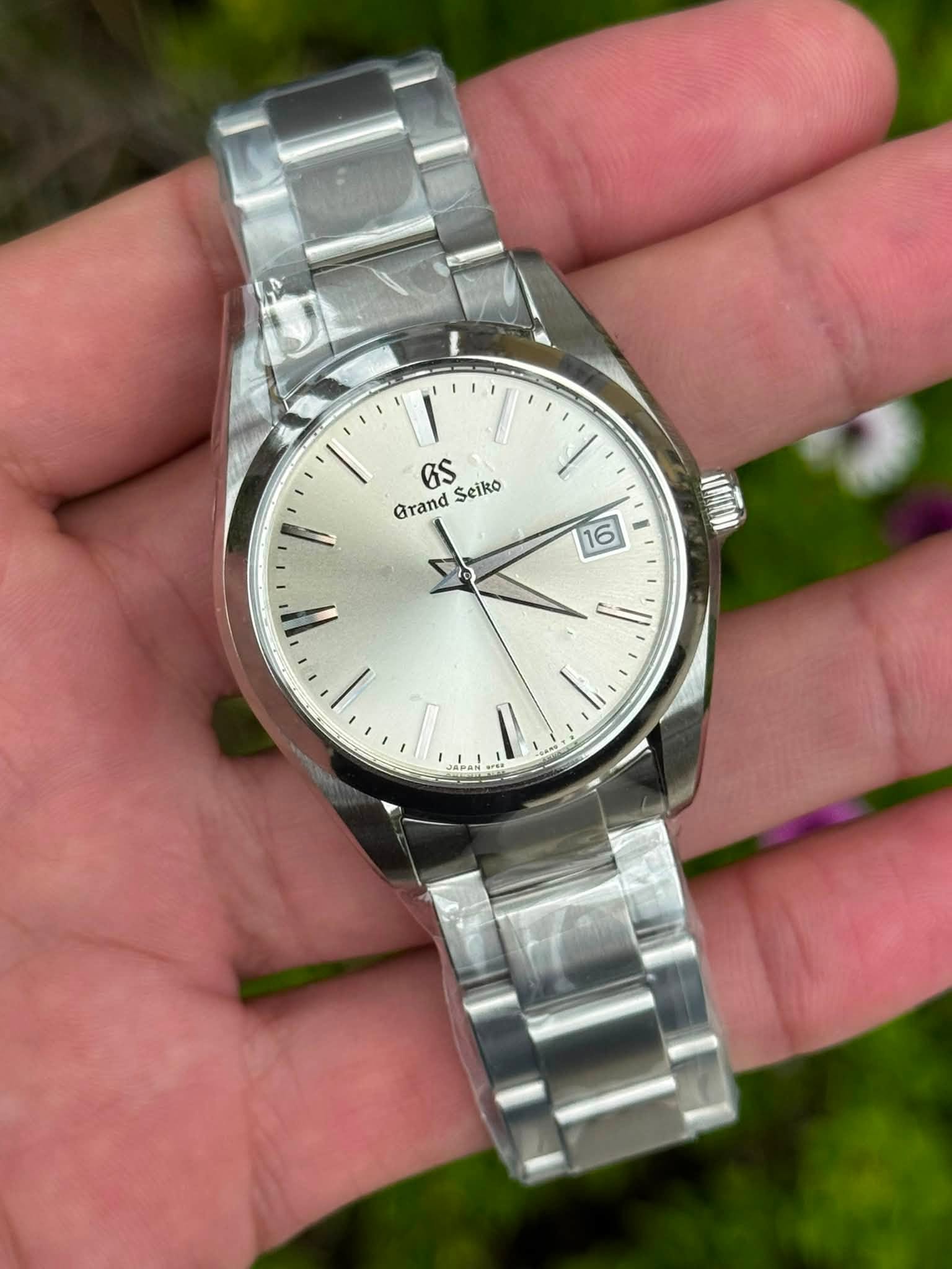 May be an image of wrist watch and text that says 'l' l' Grand GrandSeiko 6S Seiko 16 6 И'