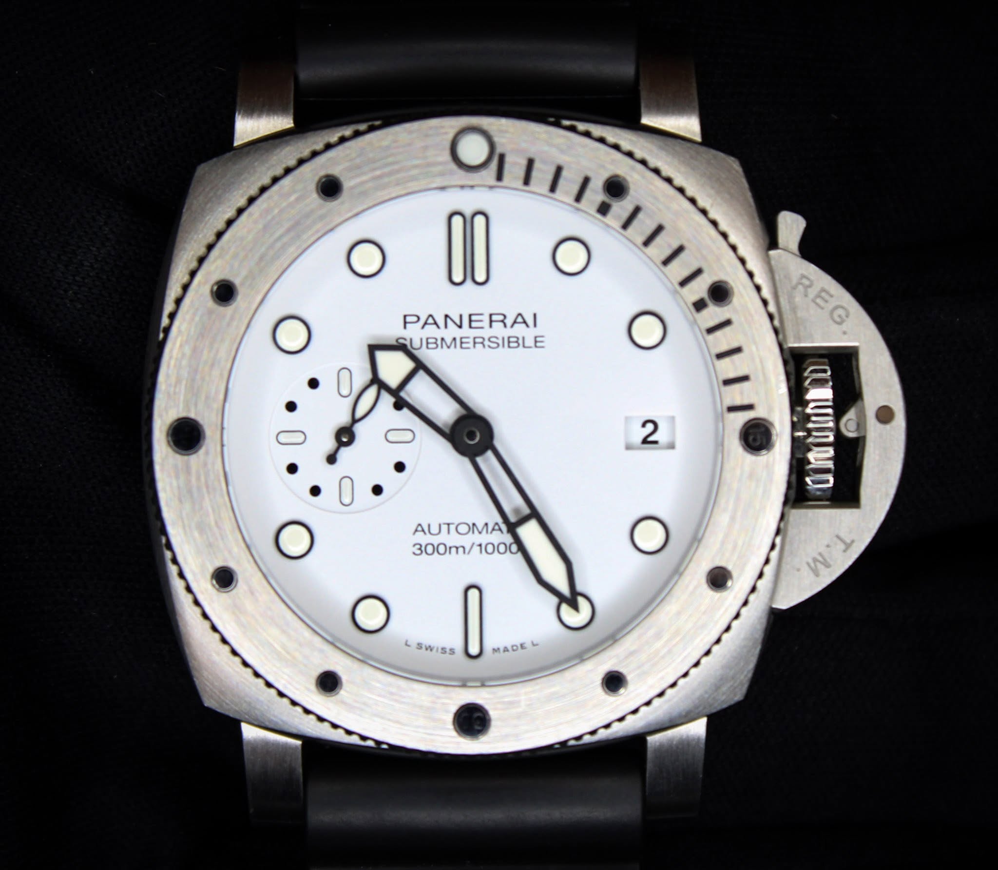 May be an image of wrist watch and text that says 'OI PANERAI UBMERSIBLE o O 2 REG பரഗ்ഗ்லல் ۵ N AUTOMA 300m/1000 /1000 SWISS I MAD AD S5'