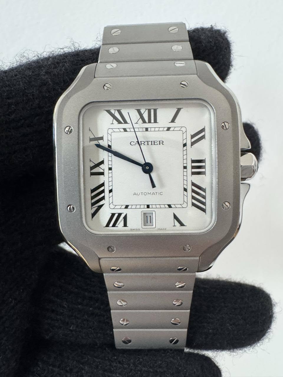 May be an image of digital watch and text that says 'XXII I XII I I 1 CARTIER I IX 電業 L II e NII III In SwISS ー 11 AAC N AUTOMATIC'