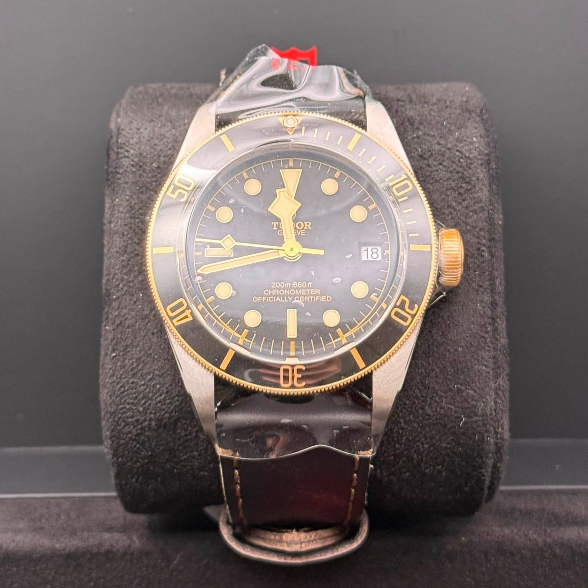 May be an image of wrist watch and text that says '50 50 Tn 10 OR 18 CHEGNG 00m-360R 360 CHRONG ETER FFICIALLY EEICIALLYCERT CERTIFIED OFOERIE FIED AO 20 a 30'