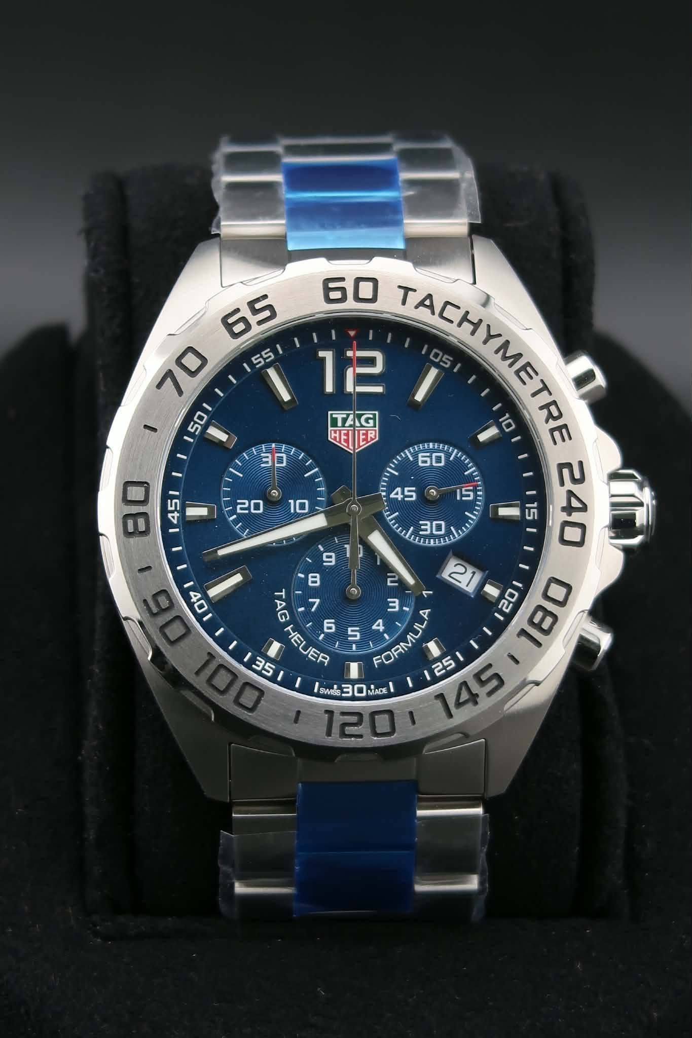May be an image of wrist watch and text that says ' I 50 60 12 TACHYMETRE U5 TAG 10 HEIER 正田新 60 45 15 ® 15 240 ๑ 山主 10 O 9 日 2 21 TAG 0 7 F 3. B 35 HEUER 6 5 ORMULA እ5 25 145 I…
