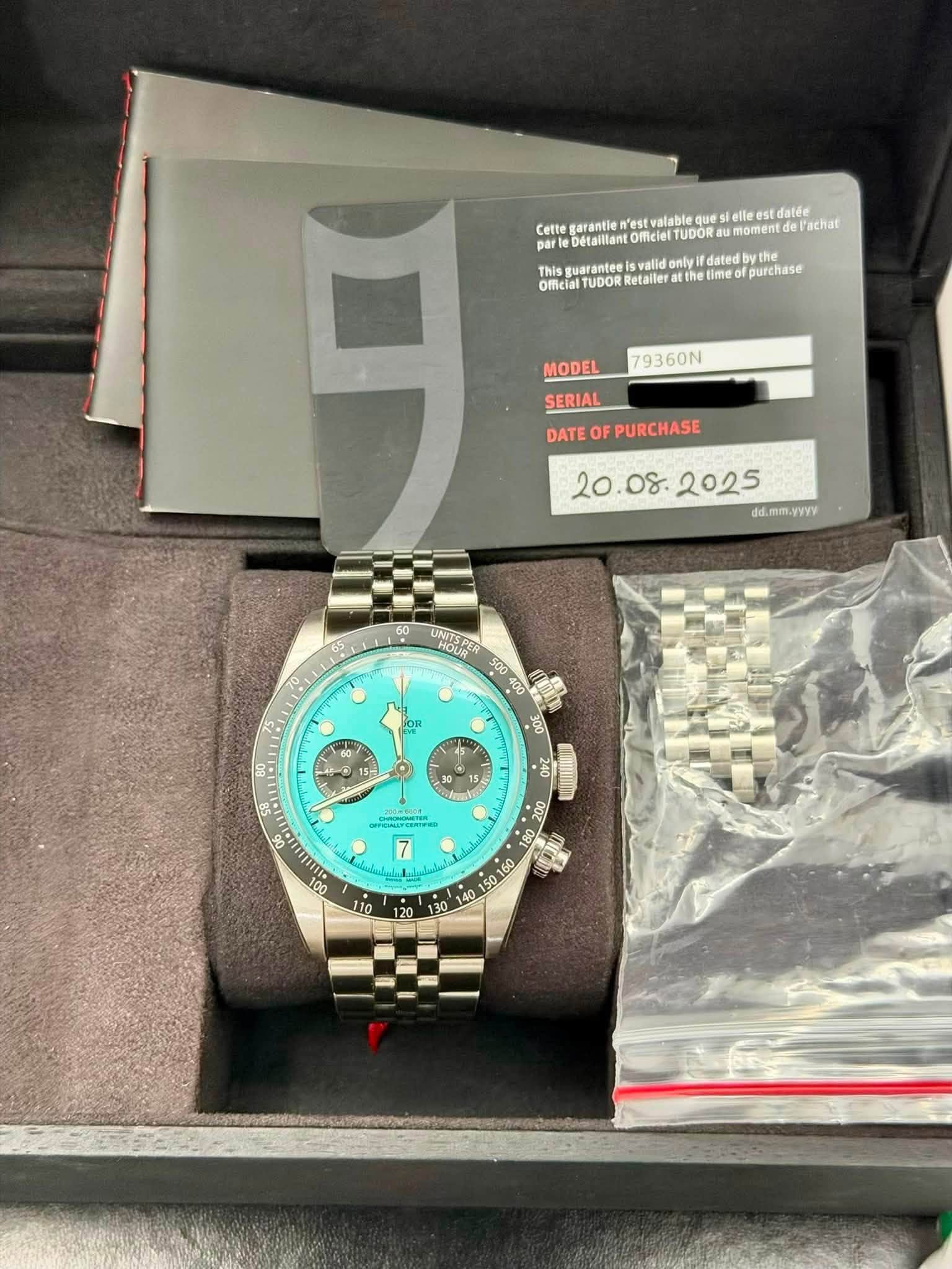 May be an image of digital watch and text that says 'que esi cawntaioa.boocoe siel lleest llee datée Cette garantie TUDOR nomentde Pachat TUDOR moment whoweeevloeo lyidatedby…