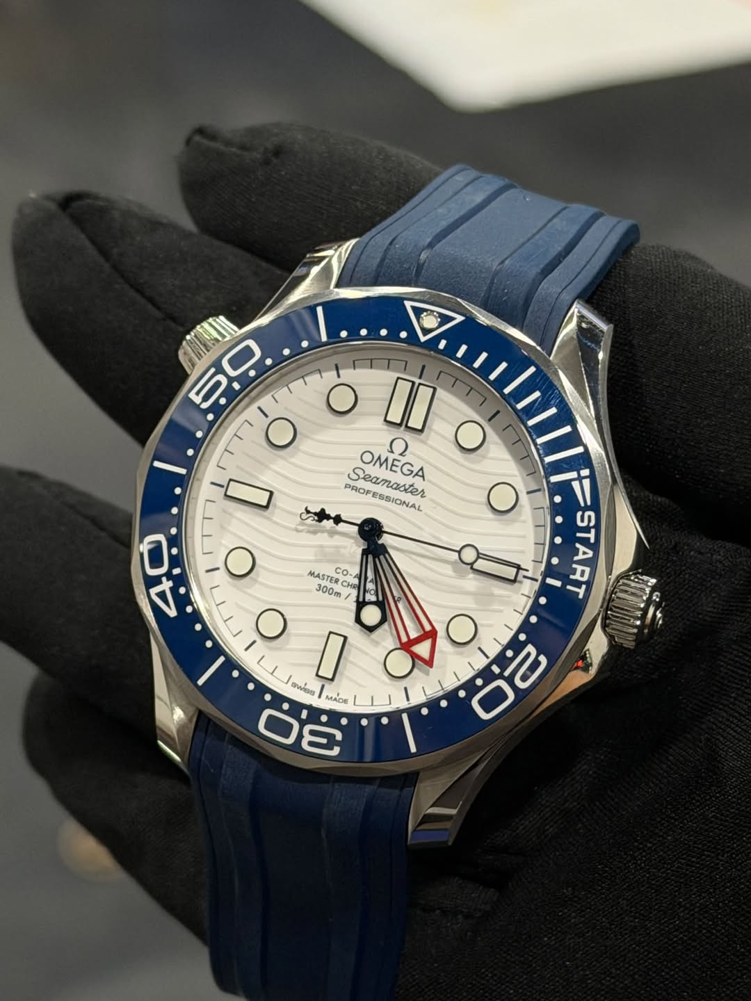 May be an image of wrist watch and text that says '50 ب BKA 5 ل I O O II O ع I OMEGA PROFESSIONAL Seamaster ESSIONA PROF eo naster o START TART ب 40 4 MASTER CO- 300m O miE 3…