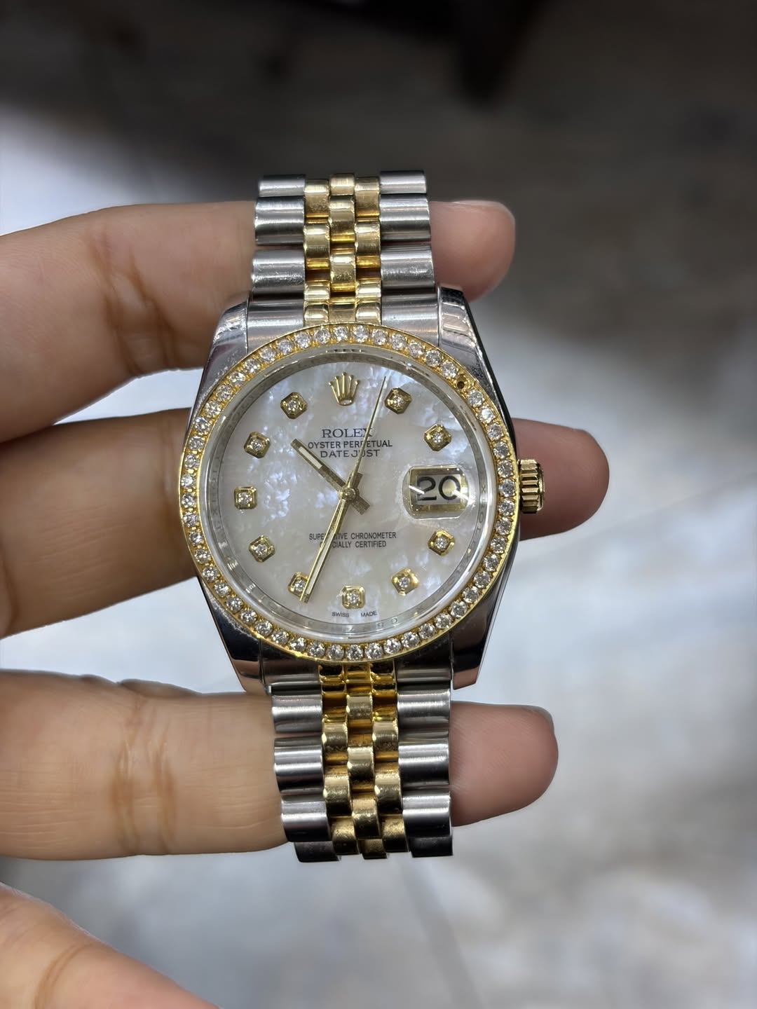 May be an image of wrist watch and text that says 'ROLP OLF FL ROI DYSTER STERPER ERUET TUAL YSTERPER STERPERIETU ATE DATEJ SUPE CHAHCmETEP CERTIFED CERTIFED មឹ ® AAC'
