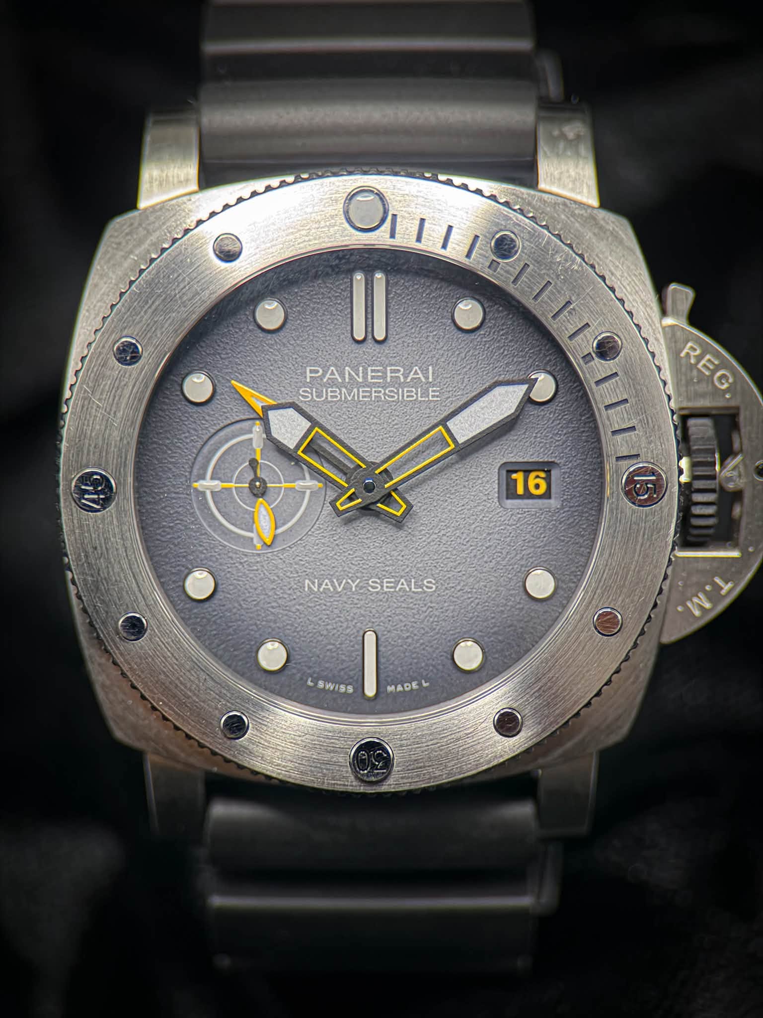 May be an image of wrist watch and text that says 'lltv OTILIRLIEI OIELIO II PANERAI SUBMERSIBLE 1 REG REG 9 16 NAVYSEALS NAVY SEALS SWISS MADE'