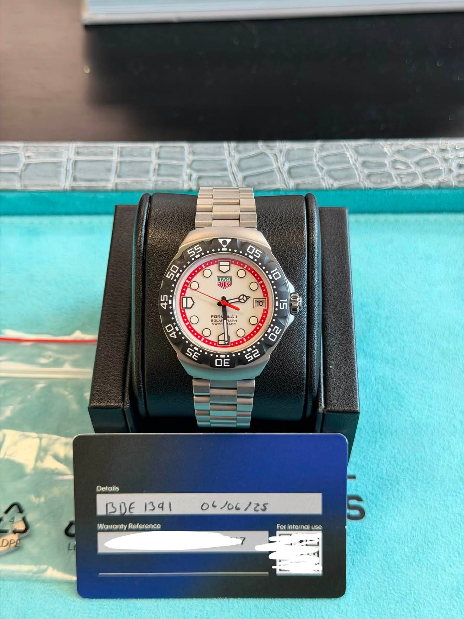 May be an image of wrist watch and text that says '0 05 : 0 10 ΣAC S5 I ラ O LAI SOLAH 15 เลรา Details BDE139I BDE 143 Warranly Reference Dp. 06/06/25 125 Fo For internal se 5'