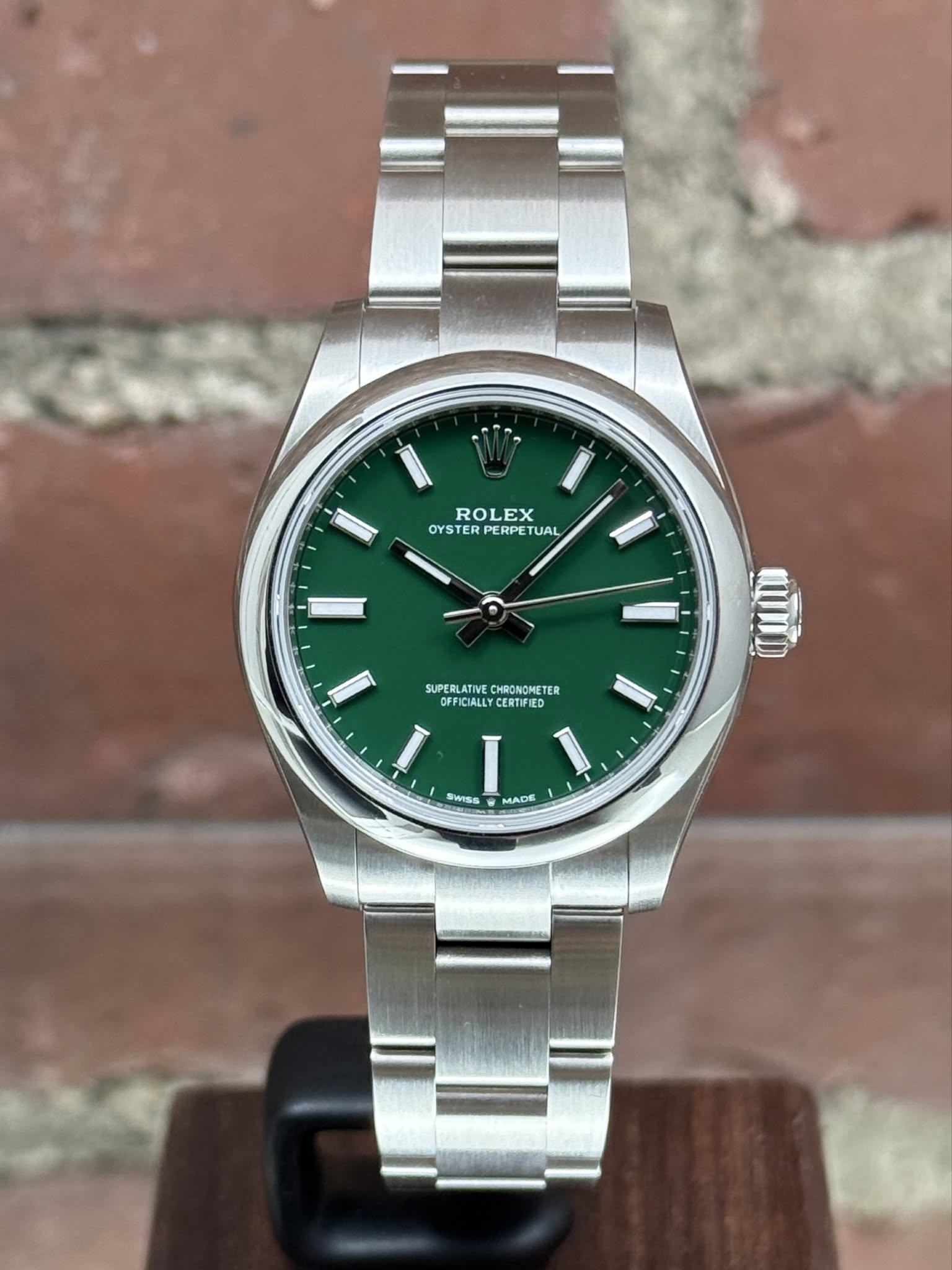 May be an image of wrist watch and text that says 'ROLEX OYSTER PERPE YSTERPERPETUAL OYSTERPERPETUAL TUa TUAL SUPERLATIVE OFFICIALLYCERTIFED SUPERLATIVECHRONOMETE CHRONOMETER…