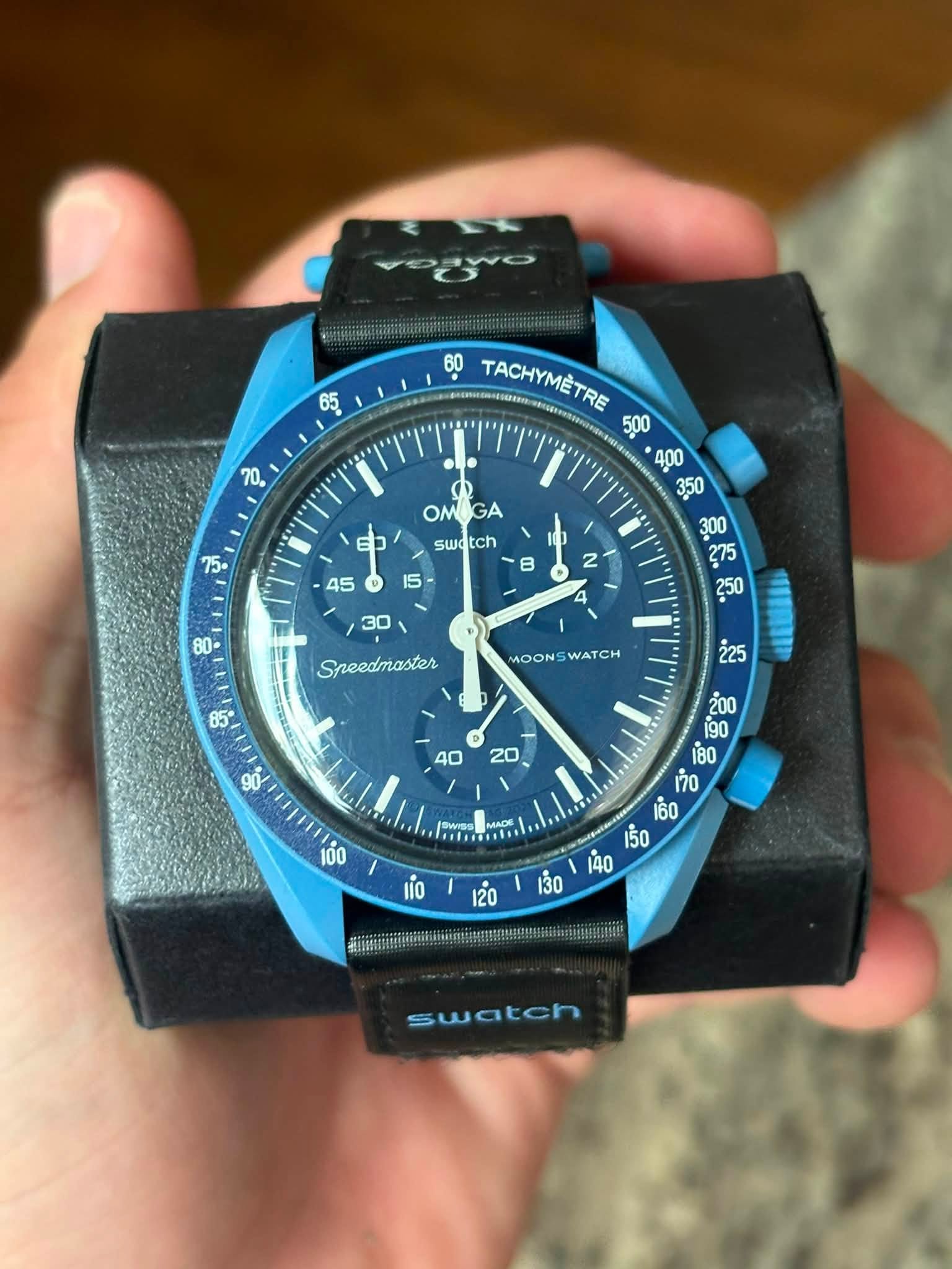 May be an image of wrist watch and text that says '65 10 60 TACHYMETRE иHKH ಕೆ OM OMOGA GA swatch SWC tch ဆ 45 I5 Sneedmaster MOONSWATCH MOON WATCH Pwss MADE 225 ကးလ 80 170 m 영영양…
