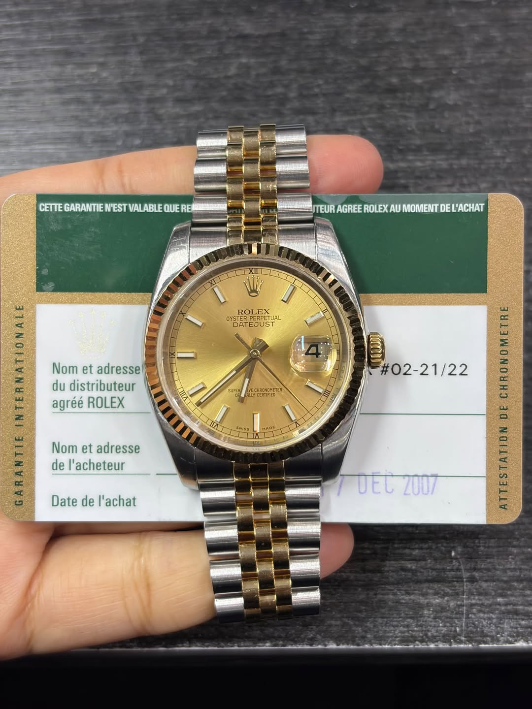 May be an image of wrist watch and text that says 'CETEGARANTENESTVALABLEQUERE CETTE GARANTIE N'EST VALABLE UE RE TEURAGREROLEXAUMOMENTDEACHAT DE L'ACHAT TEUR AGREE ROLEX AU MOMENT…