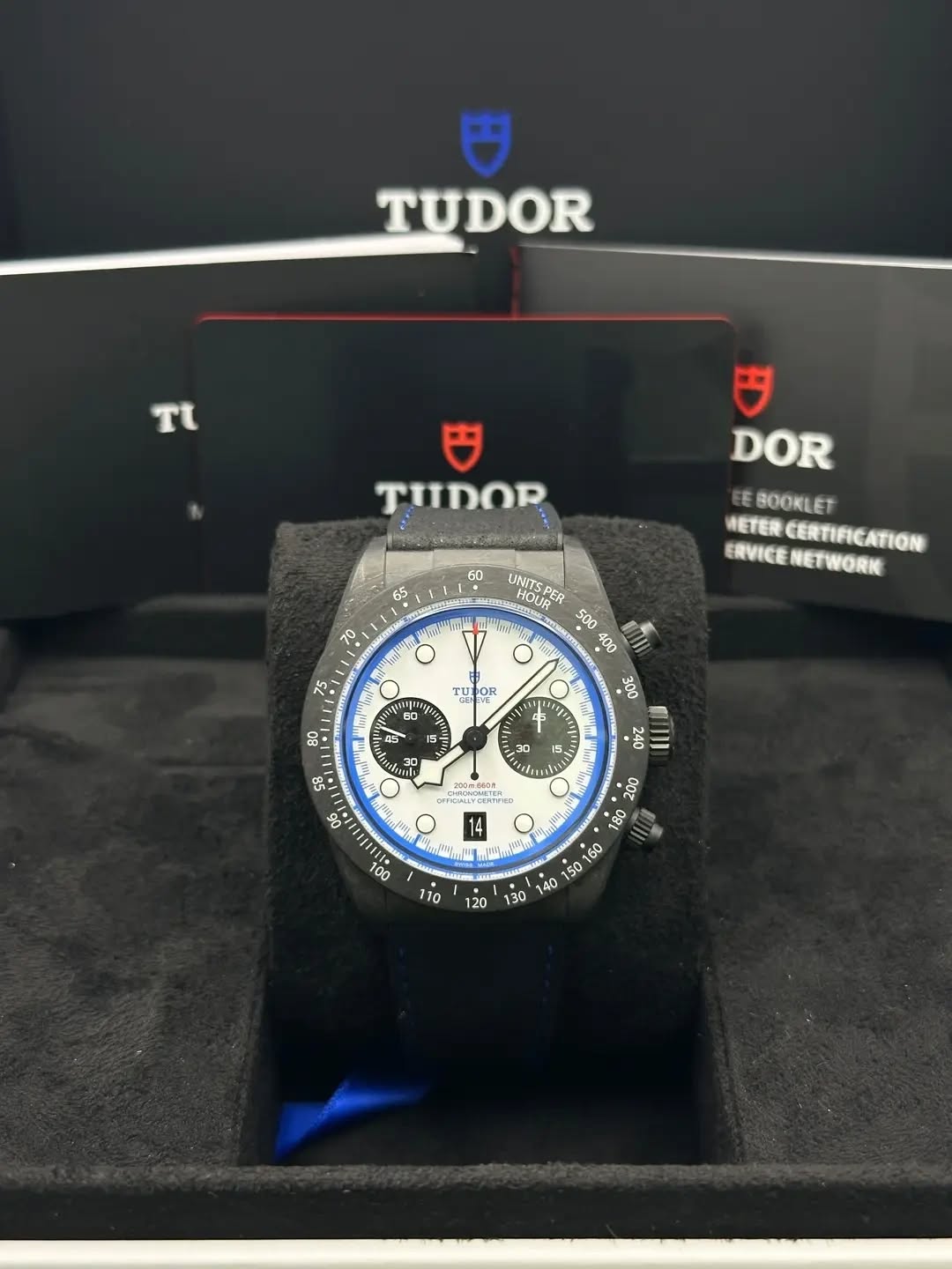 May be an image of wrist watch and text that says 'TUDOR Tt TUDOR 60 DOR E BOOKLET METER CERTIFICATION ERVICENETWORN ERVICE NETWORK 본 TU τυμος ru DOR 09 UINITSPER NTSTOR HOUR 봄…