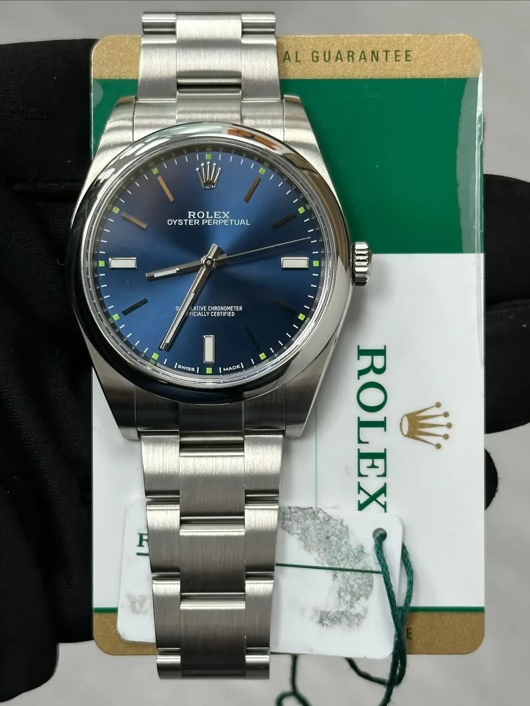 May be an image of wrist watch and text that says 'AL GUARANTEE ROLEX EX V OYSTERPERPETUAL OYSTER PERPETUAL ATVE CHEONOPETER ER FICIALLY CIALLYCERTIFIED YCEFTFIED PERTIFIE swIss…