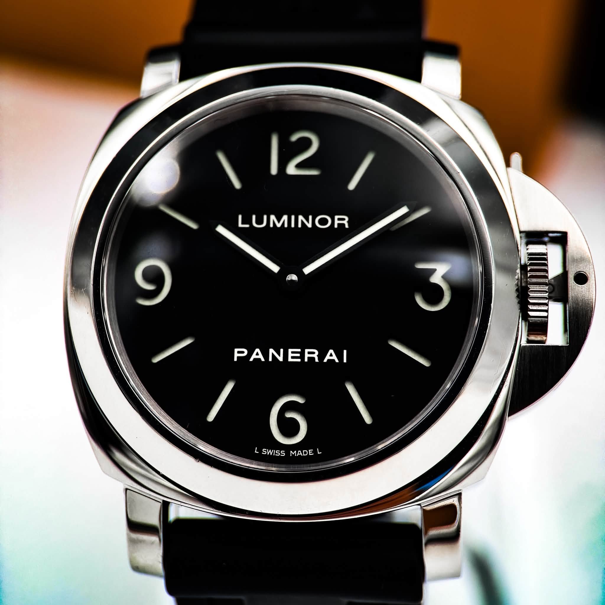 May be an image of wrist watch and text that says 'I 12 12/ 12 LUMINOR 9 3 - PANERAI / 6 SWISS MAD MADE E L'