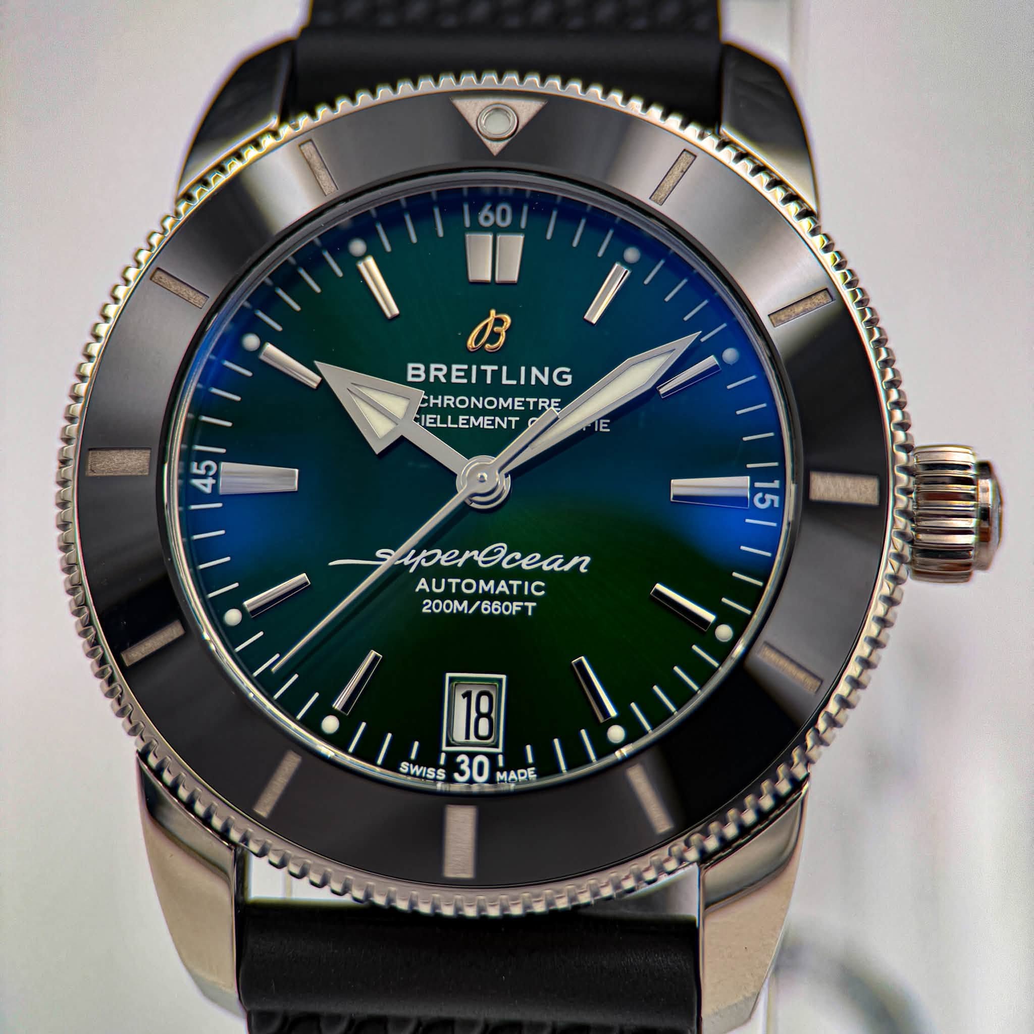 May be an image of wrist watch and text that says '60 GOVEED 초산체에 BREITLING CHRONOMETRE IELLEMENT 45 15 00 superocean Ocean syper AUTOMATIC 200M/ 200M/660FT 660FT I SWISS 30 MADE…