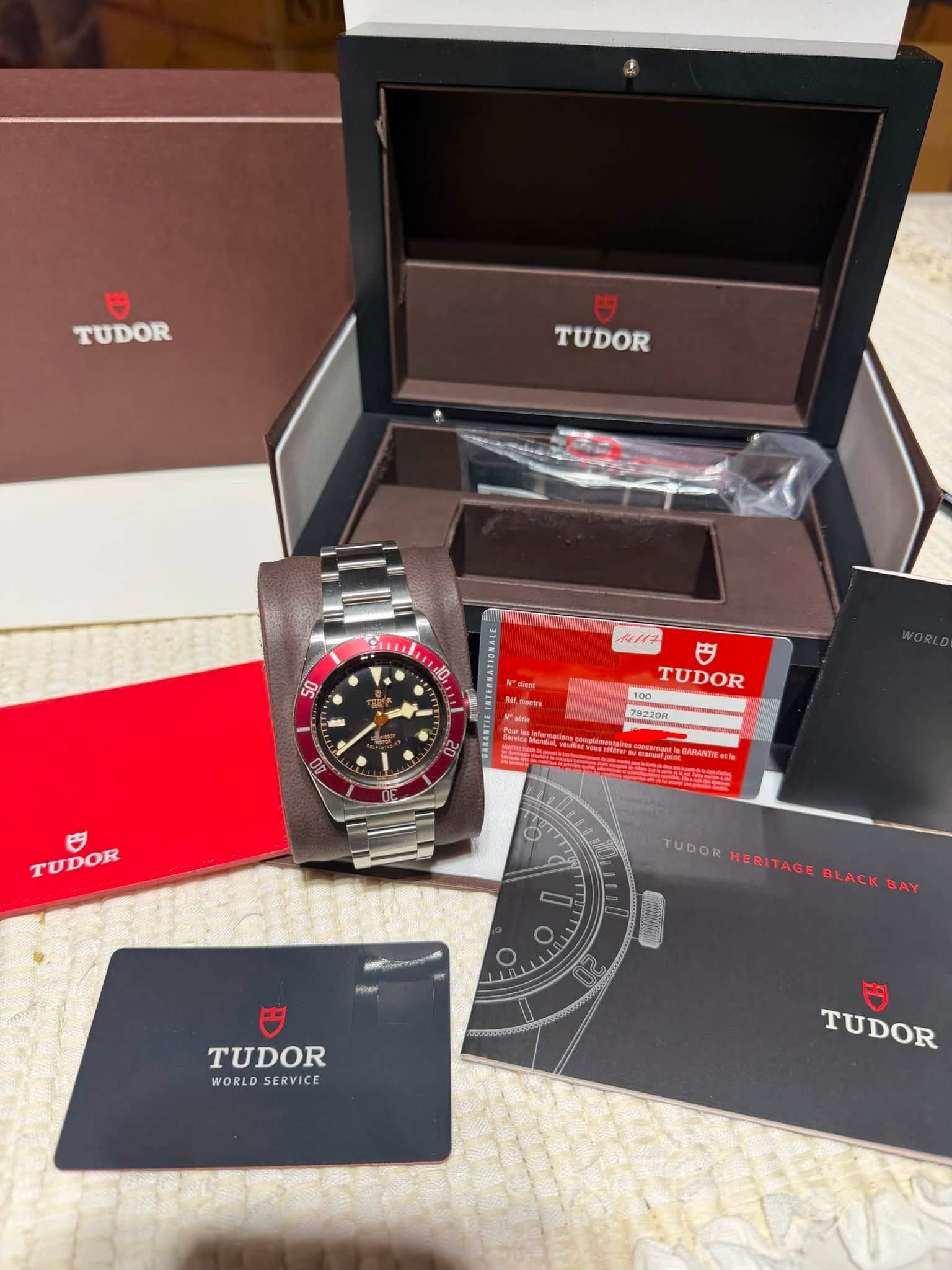 May be an image of wrist watch and text that says 'TUDOR TUDOR سعلس ข้อ 117 TUDOR 100 79220R KREOR 円 TUDOR 5 C TUDOR HERITAGE BLACKBAY BAY BLACK HON TUDOR WORLD WORLDSERVIC…