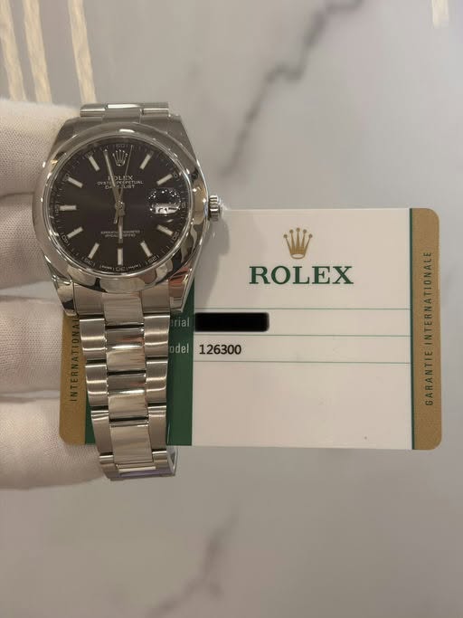 May be an image of wrist watch and text that says 'ROLEX EX ROL del 126300'