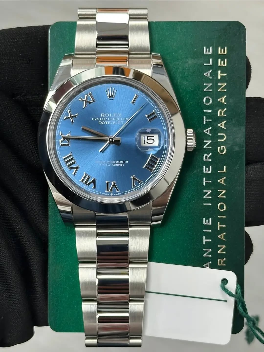 May be an image of wrist watch and text that says 'W I ROLEX ROI OYS OYSTER RPERFEI A DATE 15 LI VIIII CHRONOMETER ALLYCERIPED VII 今 MapK MISS m3 ርመ NTERNATIONALE INTERNATIONAL…