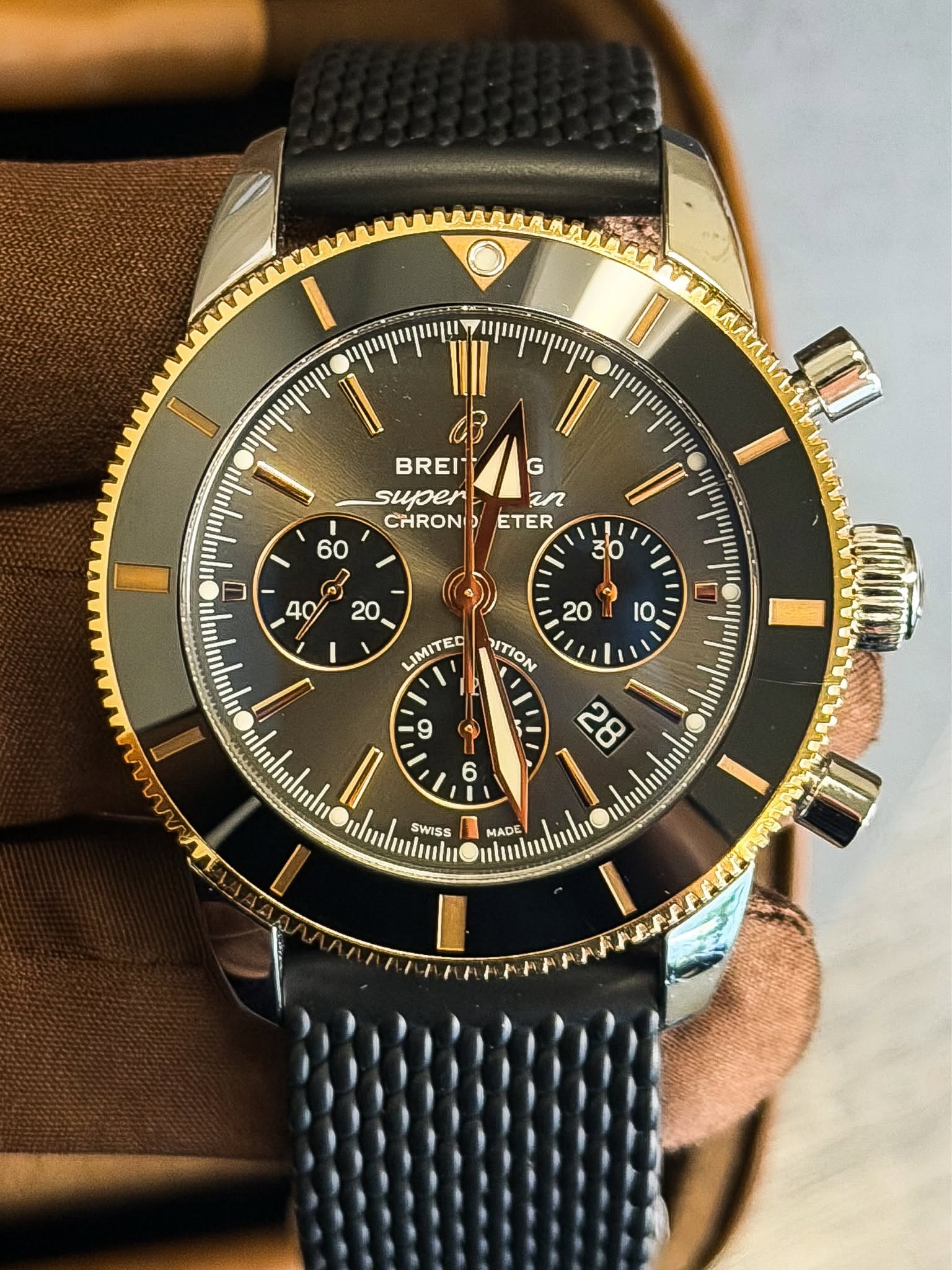 May be an image of wrist watch and text that says 'CB BREI suppen CHRONI II G / ETER 30 טןוייווייוין 60 ស 'ማጣ 40 20 ullmhnl e 20 口 10 LIMITED ITION SWISS MADE'