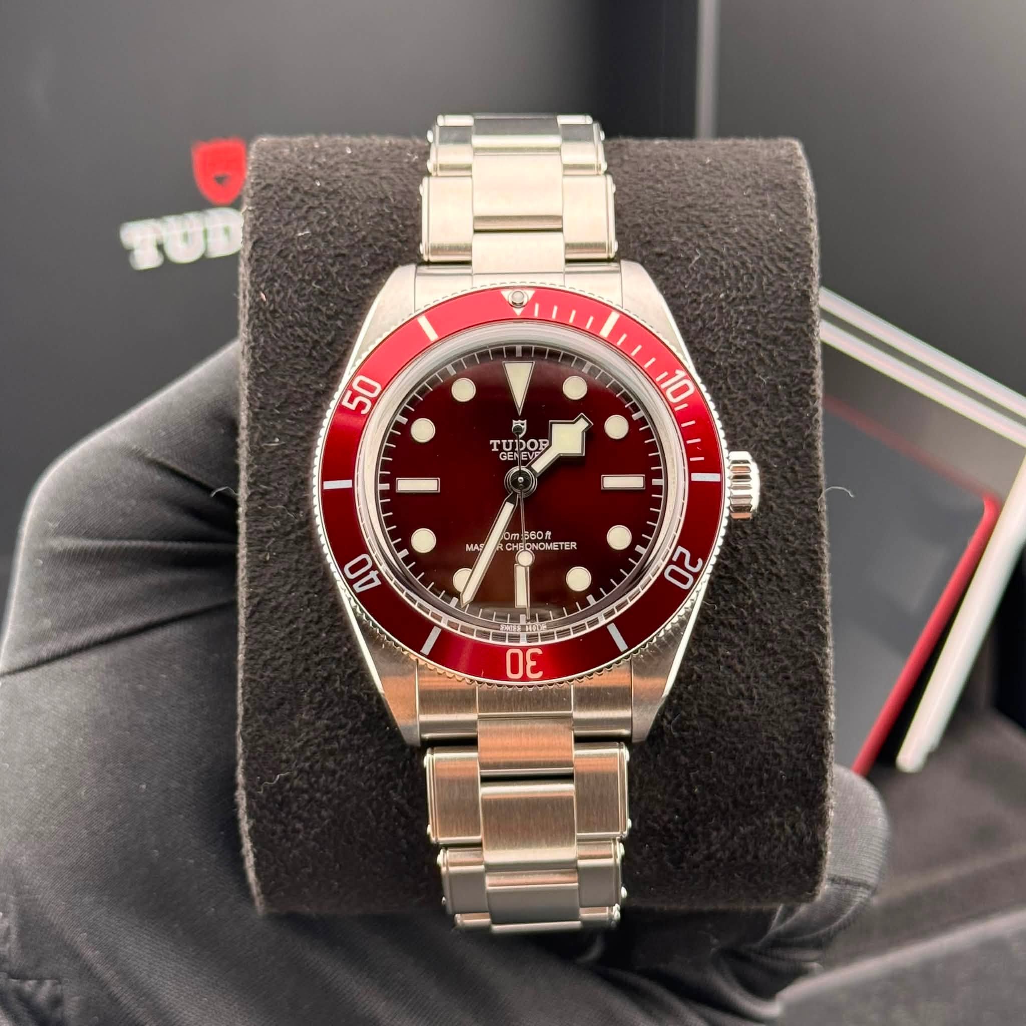 May be an image of wrist watch and text that says 'SOD 50 円 TU IOOE 09 OR OR 10 MIAC នជក NONETER NETER P Ao 20 30'