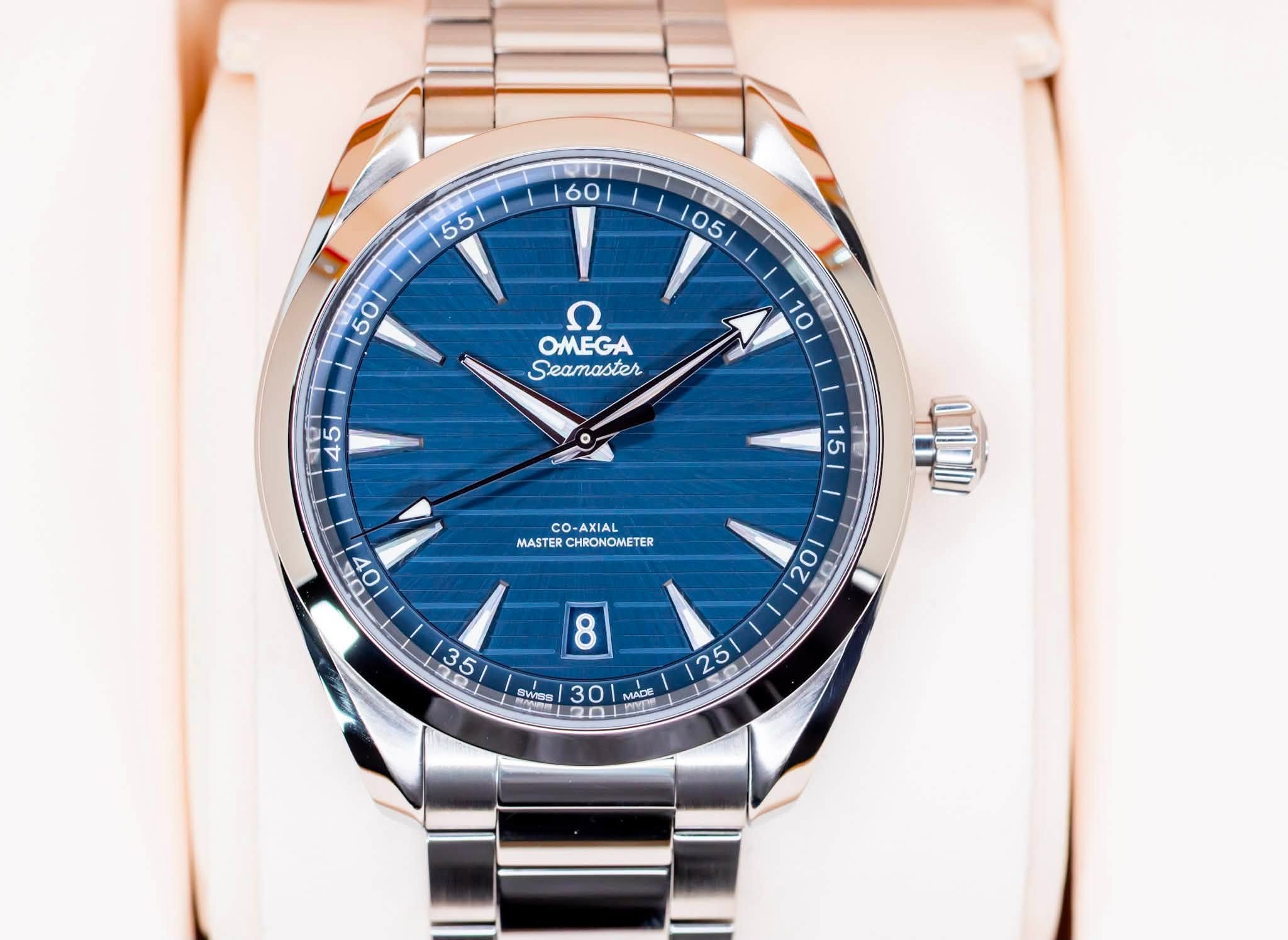 May be an image of wrist watch and text that says ' 限理 50 OMEGA Seamaster CO-AXIAL MASTER MASTERCHRONOMETER CHRONOMETER O0 UAI U ទទ" SWES 2 5 وم 30 PT P MACK'