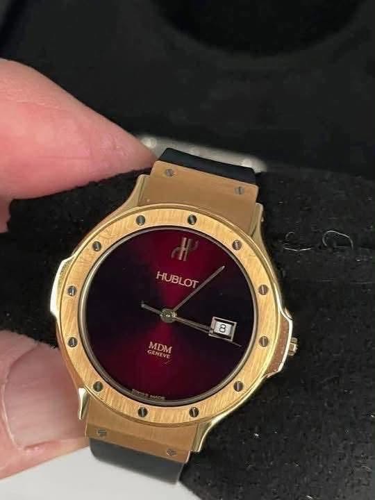 May be an image of digital watch and text that says 'HUBLOT HUBLOT 8 GENEVE MDM GEN ENE GCNEVE -'