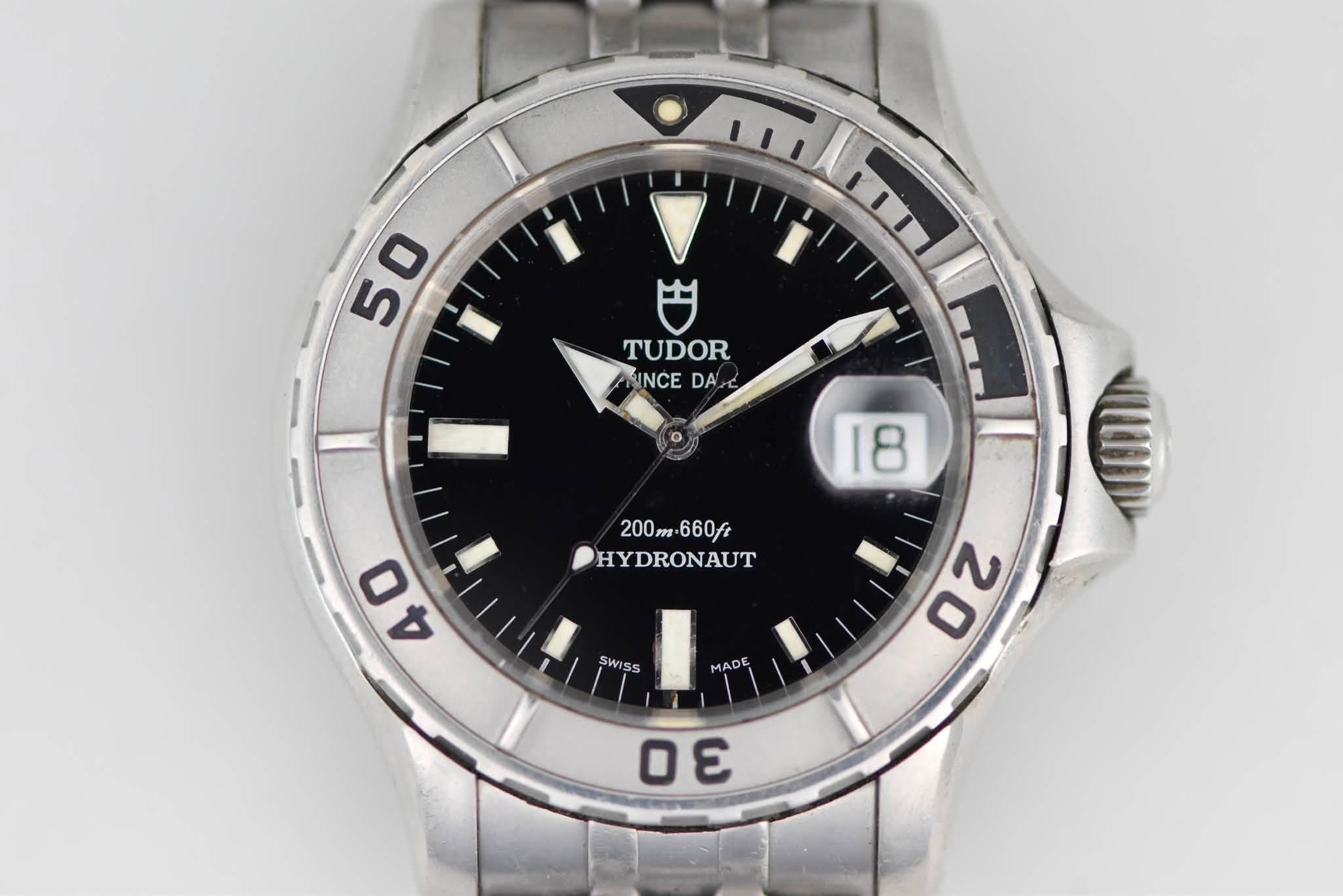 May be an image of wrist watch and text that says '5 50 0 円 TUDOR INCE NNCEDA DA 18 200m m-660ft HYDRONAUT 07 0 MADE I ብረመ 2 0 20 2 O σε 3'