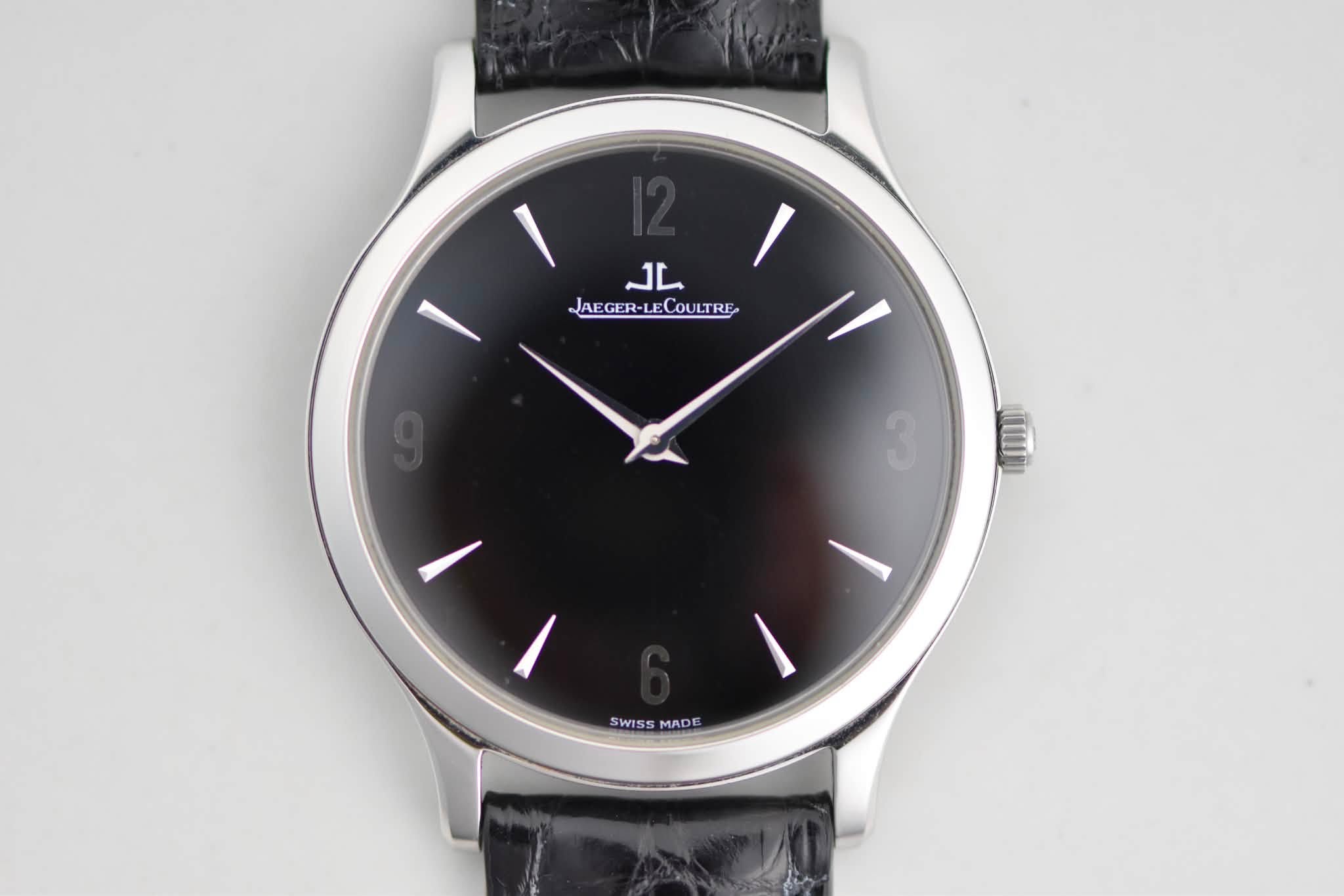 May be an image of wrist watch and text that says 'الد AEGER-LI AEGER-LECOULTRE LTRE I/ 3 SWISS MADE'