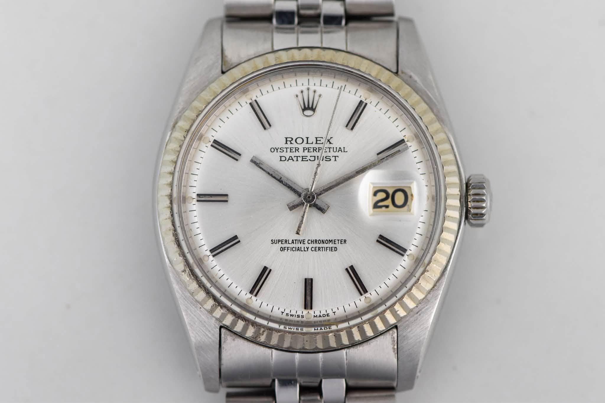 May be an image of wrist watch and text that says 'ROLEX OYSTER PERPETUAL PERP ETUAL DATEJWIST 20 SUPERLATIVE SUPERLATIVECHRONOMETER CHRONOMETER OFFICIALLY OFFICIALLYCERTIFIED…