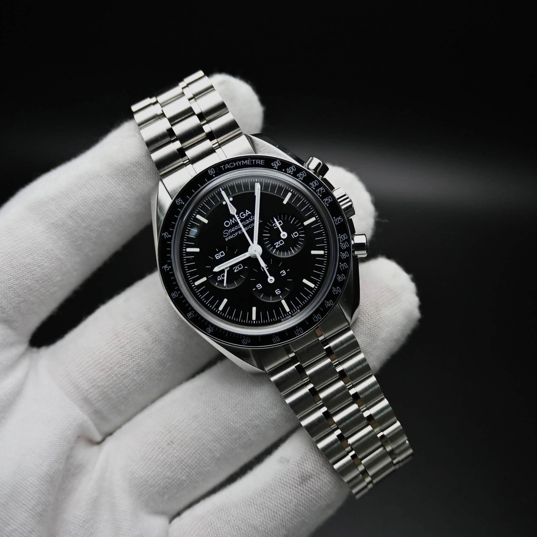 May be an image of wrist watch and text that says 'GA ON Ⅲ 10 ي 20 60 20. D 6 5'