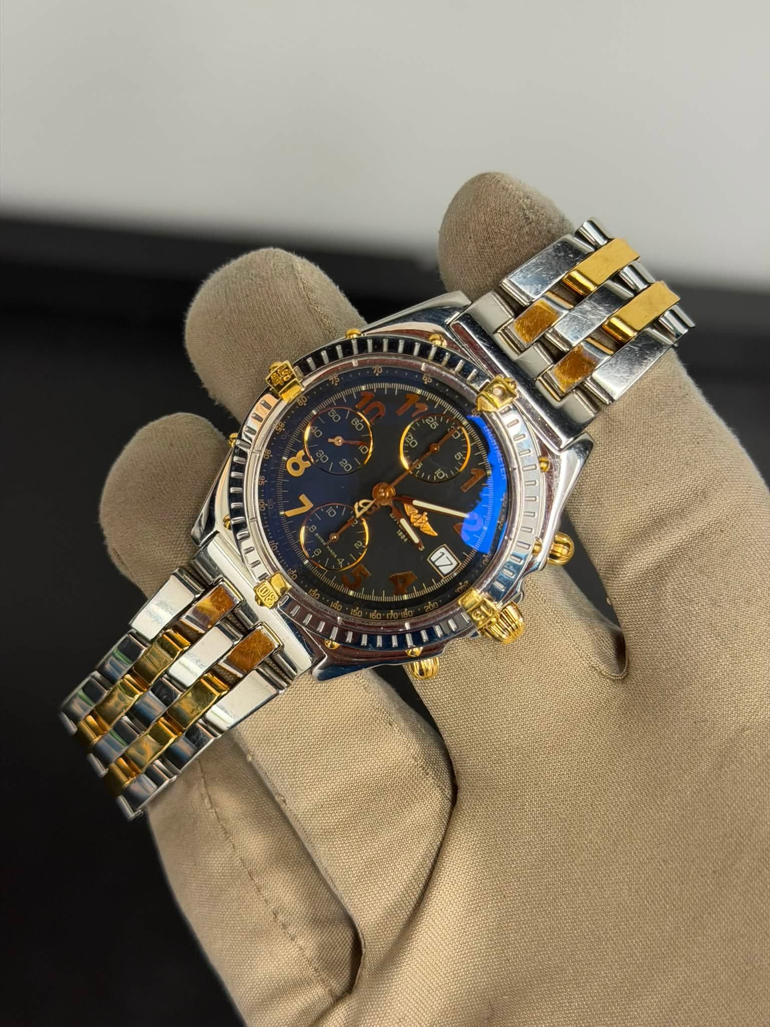 May be an image of wrist watch and text that says 'c د 1 S 115'