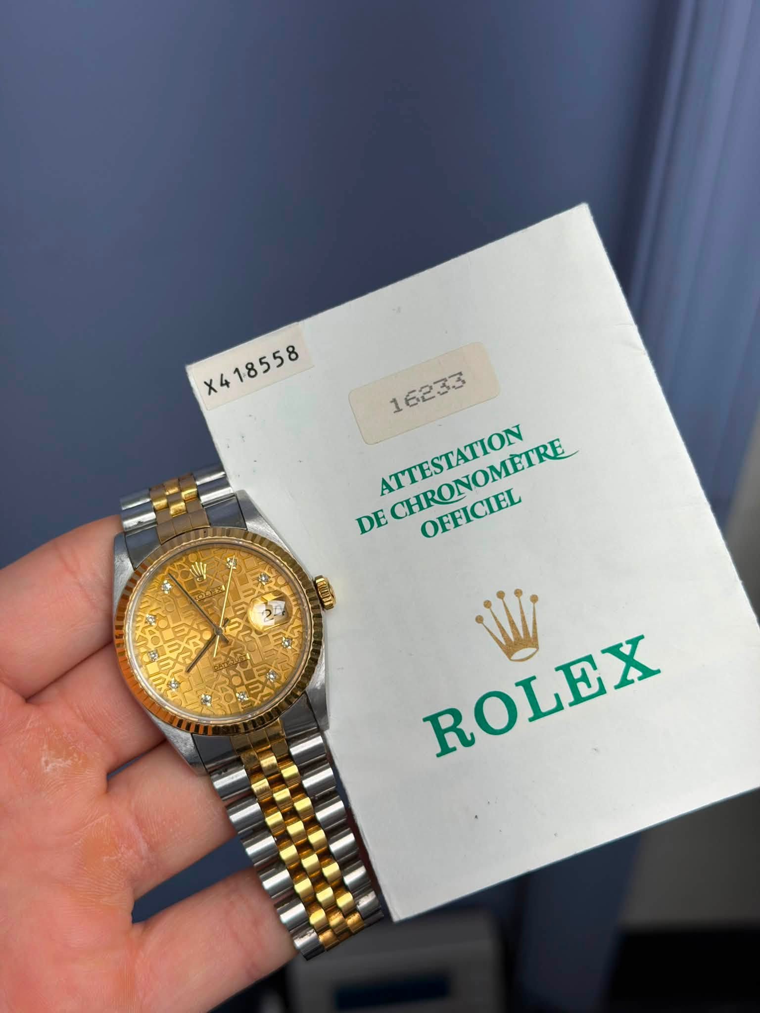 May be an image of wrist watch and text that says 'X418558 X418558 ATTESTATION CHRONOMETRE OFFICIEL OFFICIEL DE ባለክ 火 ilij ROLEX'