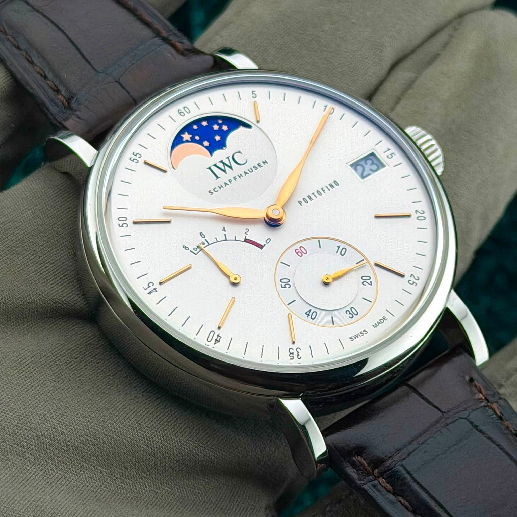 May be an image of wrist watch, pocketwatch and text that says '5 60 55 TWC SCHAFFHAUSEN HAUSEN SCHAF 15 23 50 PORTOFINO 20 60 10 مصلی 55 | 50 O 年 MADE SWISS س3'